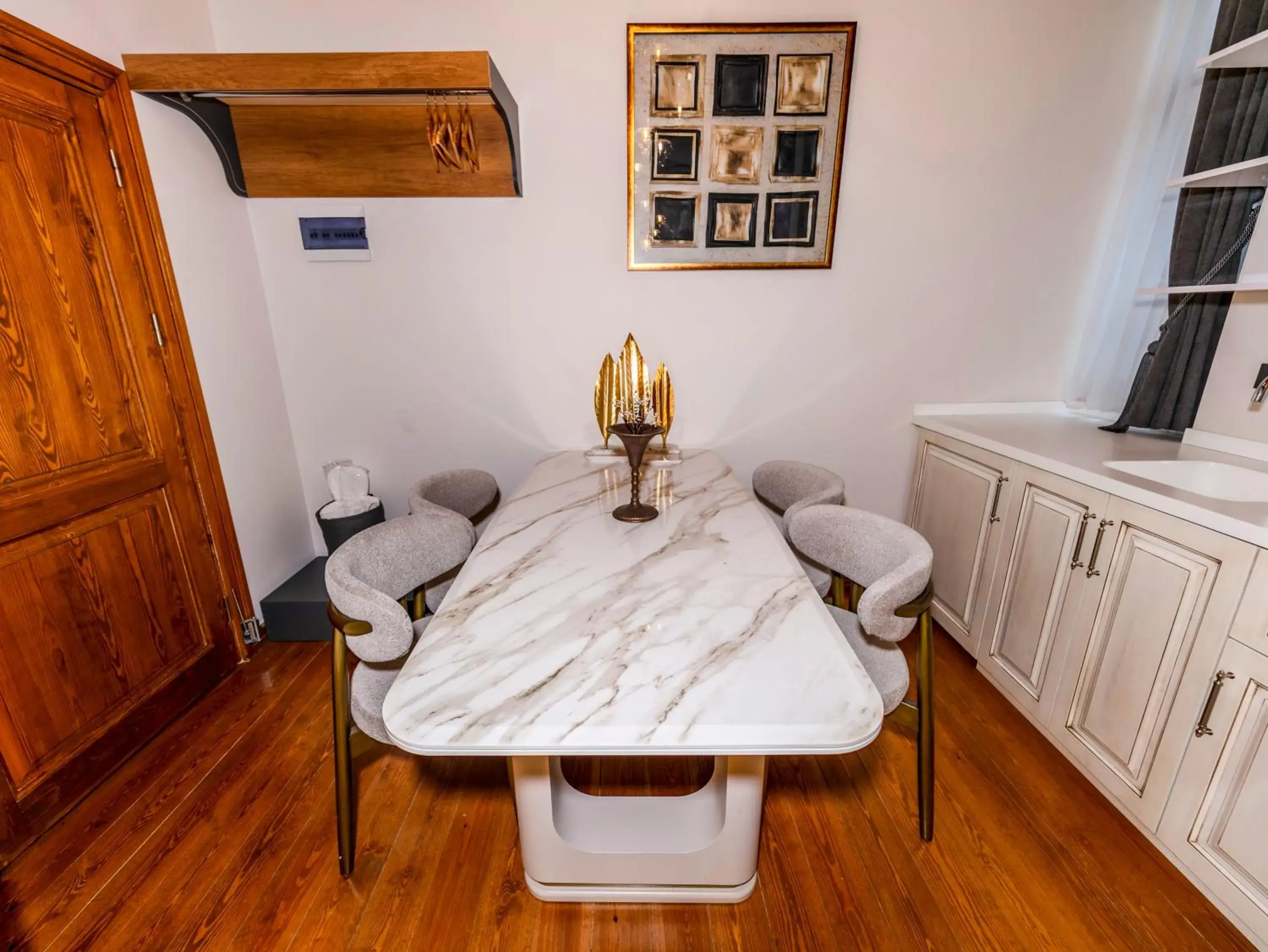 Photo of the whole room in Elmira Pera Hotel & - Special Class Photo of the whole room in Elmira Pera Hotel & - Special Class