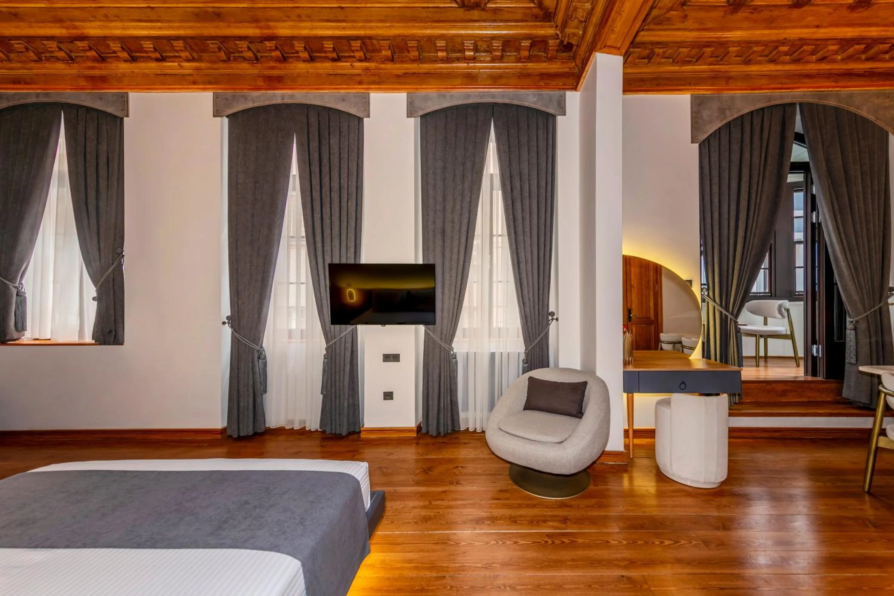 Photo of the whole room, Bed in Elmira Pera Hotel & - Special Class