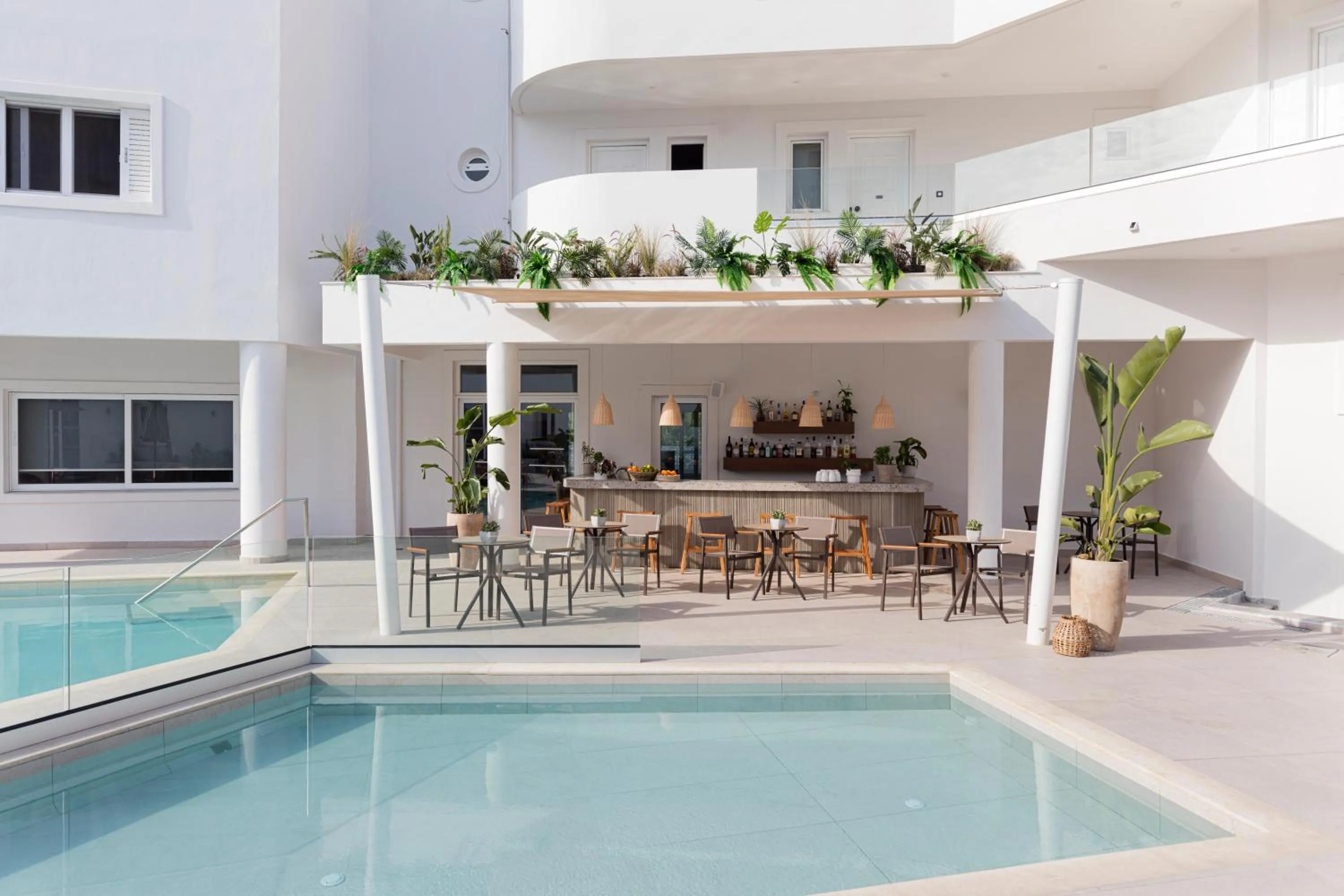 Restaurant/places to eat in Anastasia Hotel