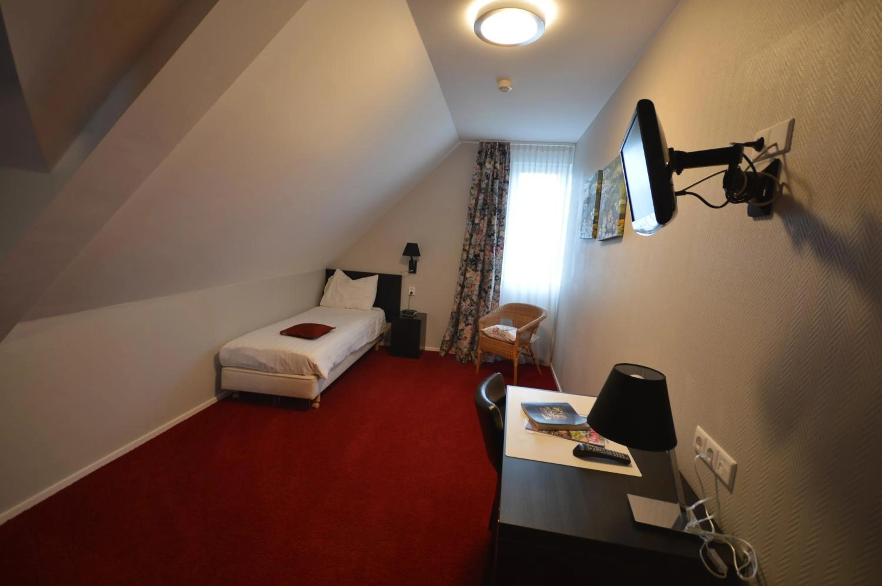 Photo of the whole room, Bed in Stadshotel Ootmarsum