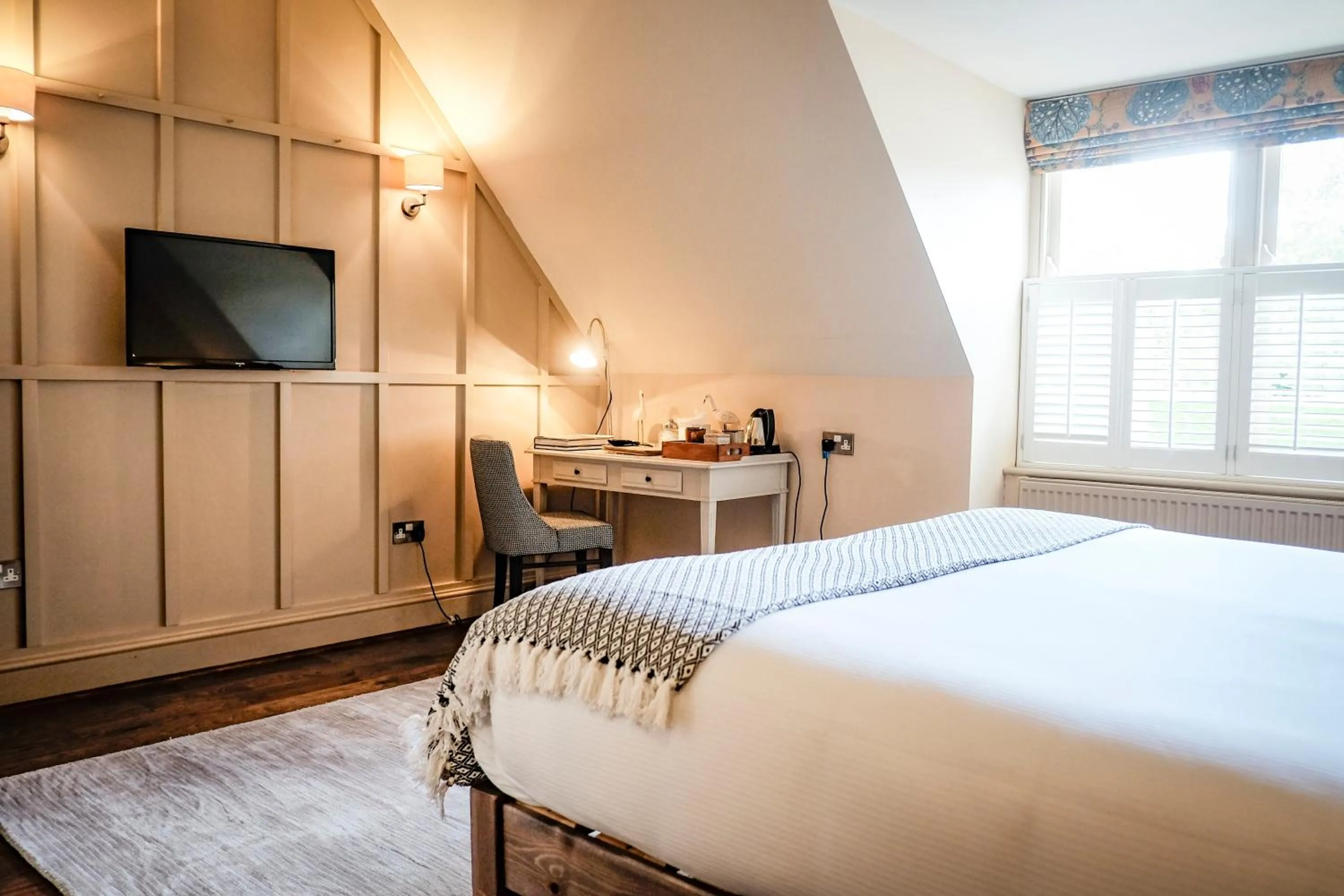 Bed in The White Buck