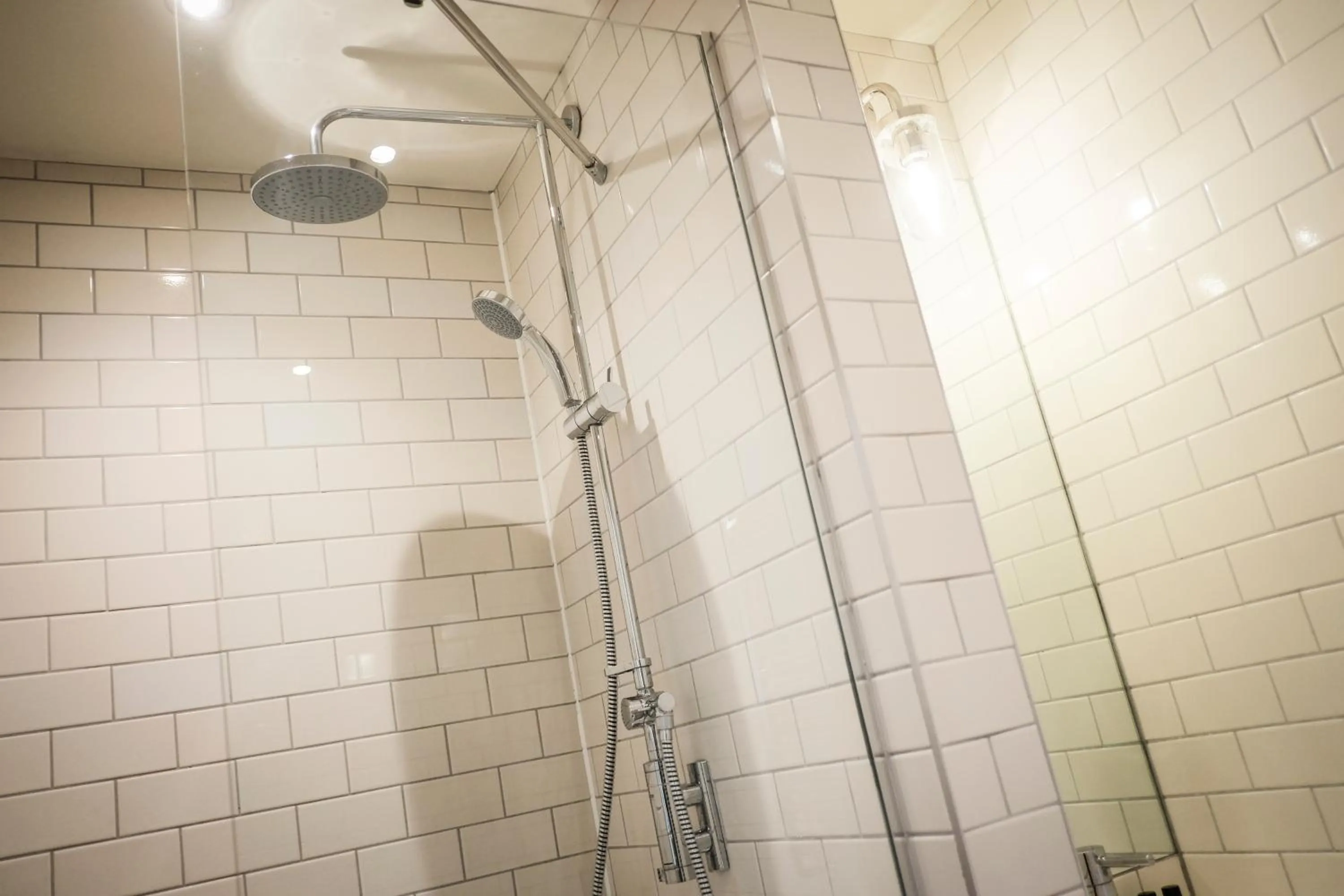 Shower in The White Buck