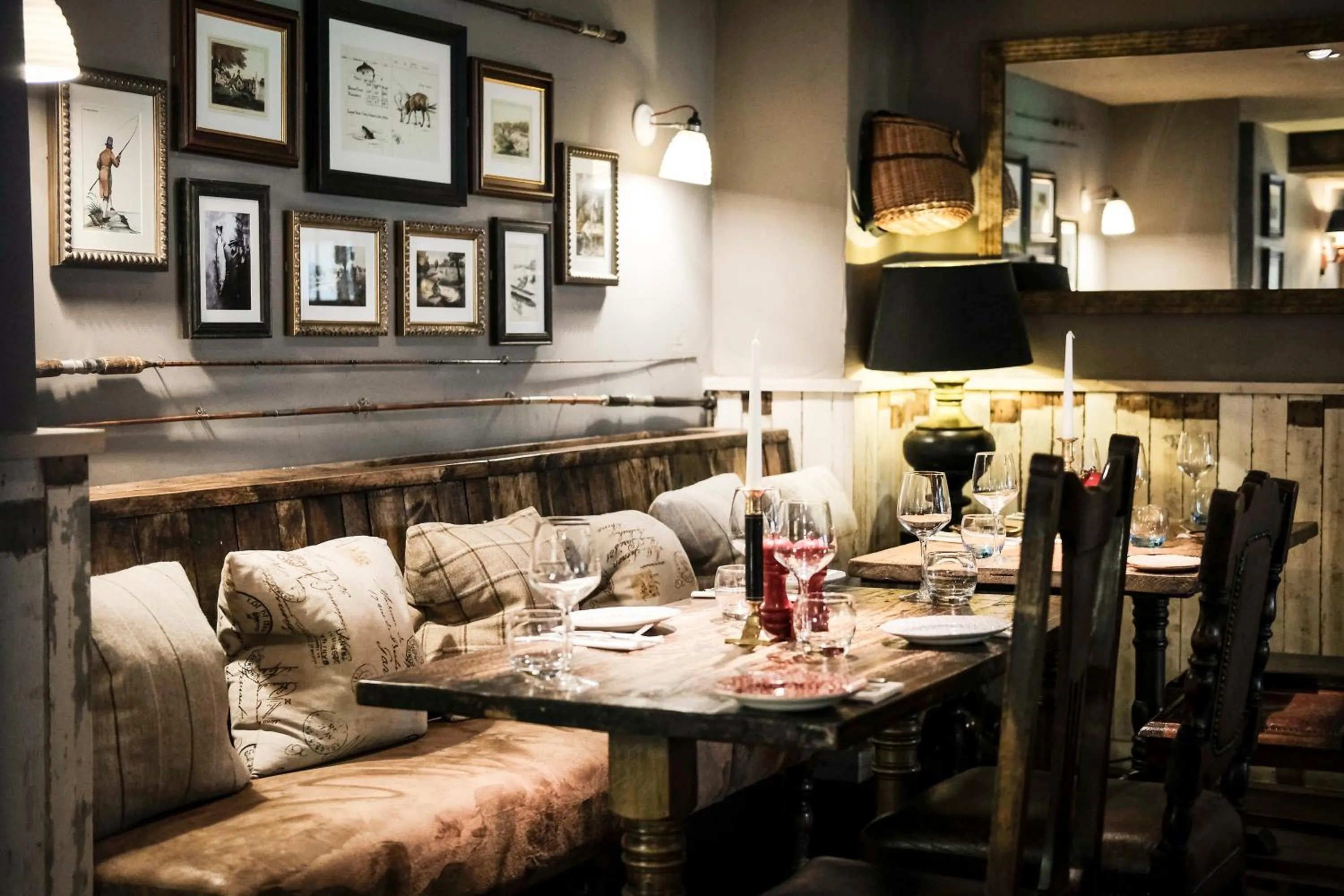 Restaurant/places to eat in The White Buck