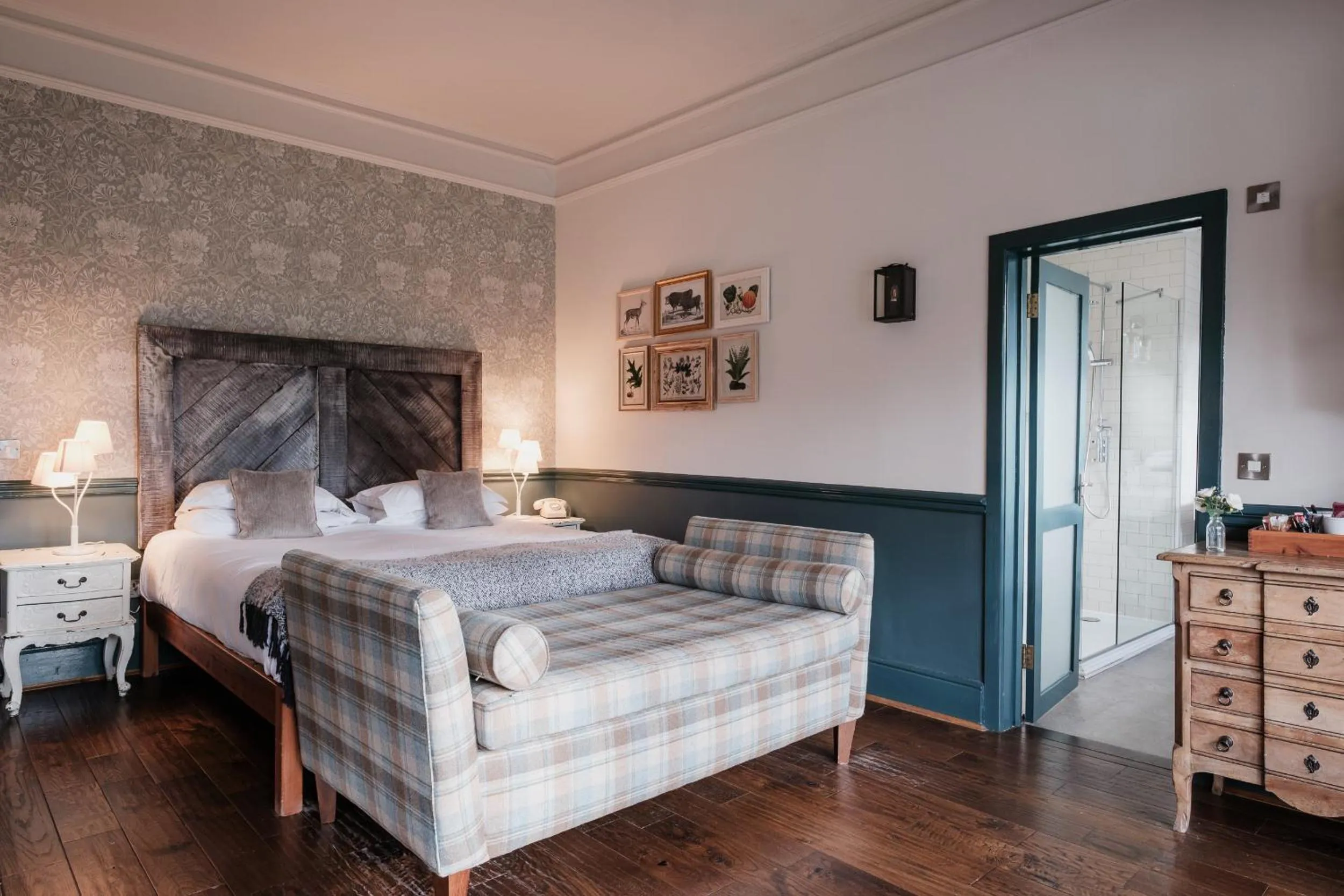 Bed in The White Buck