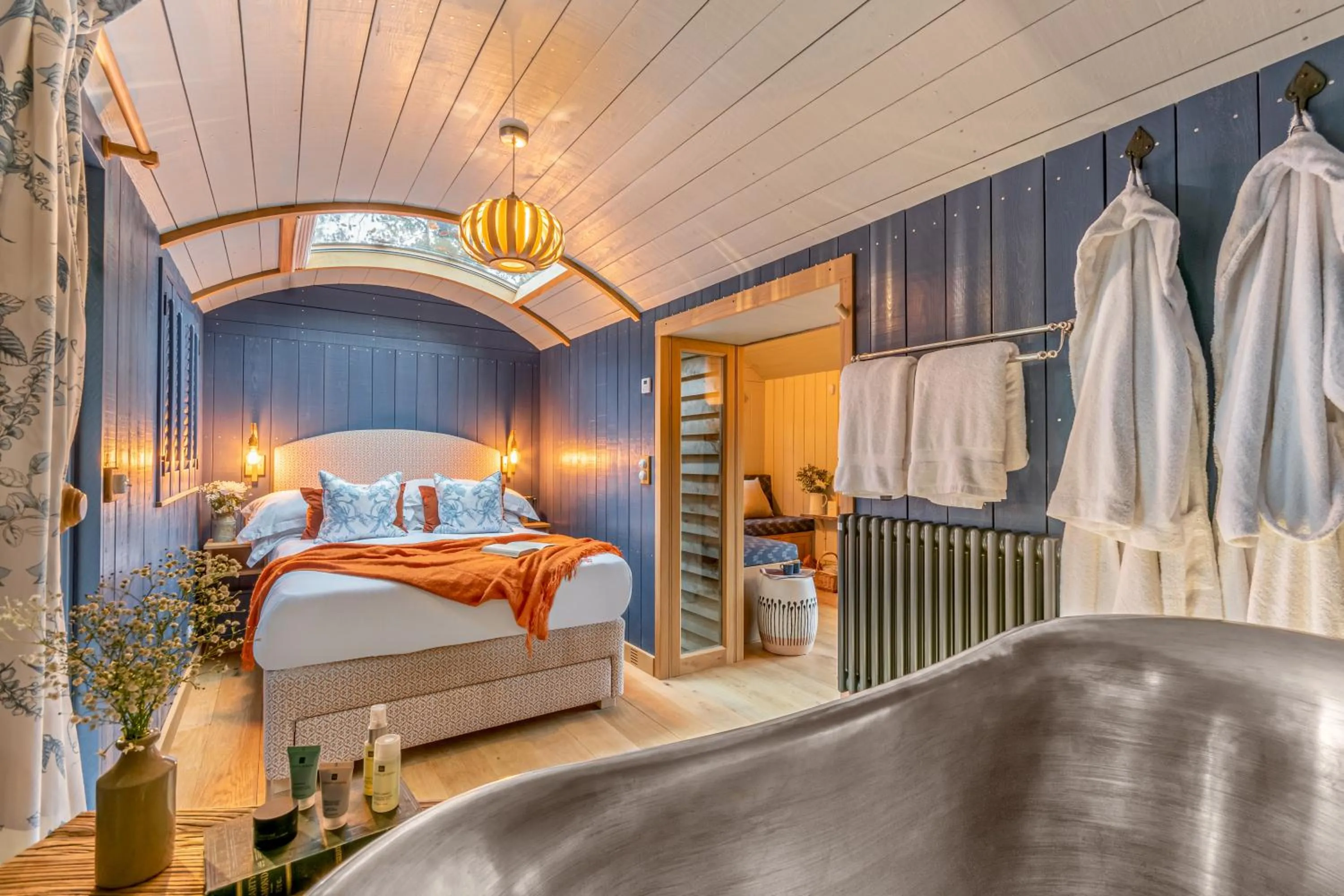 Bedroom, Bed in Burley Manor