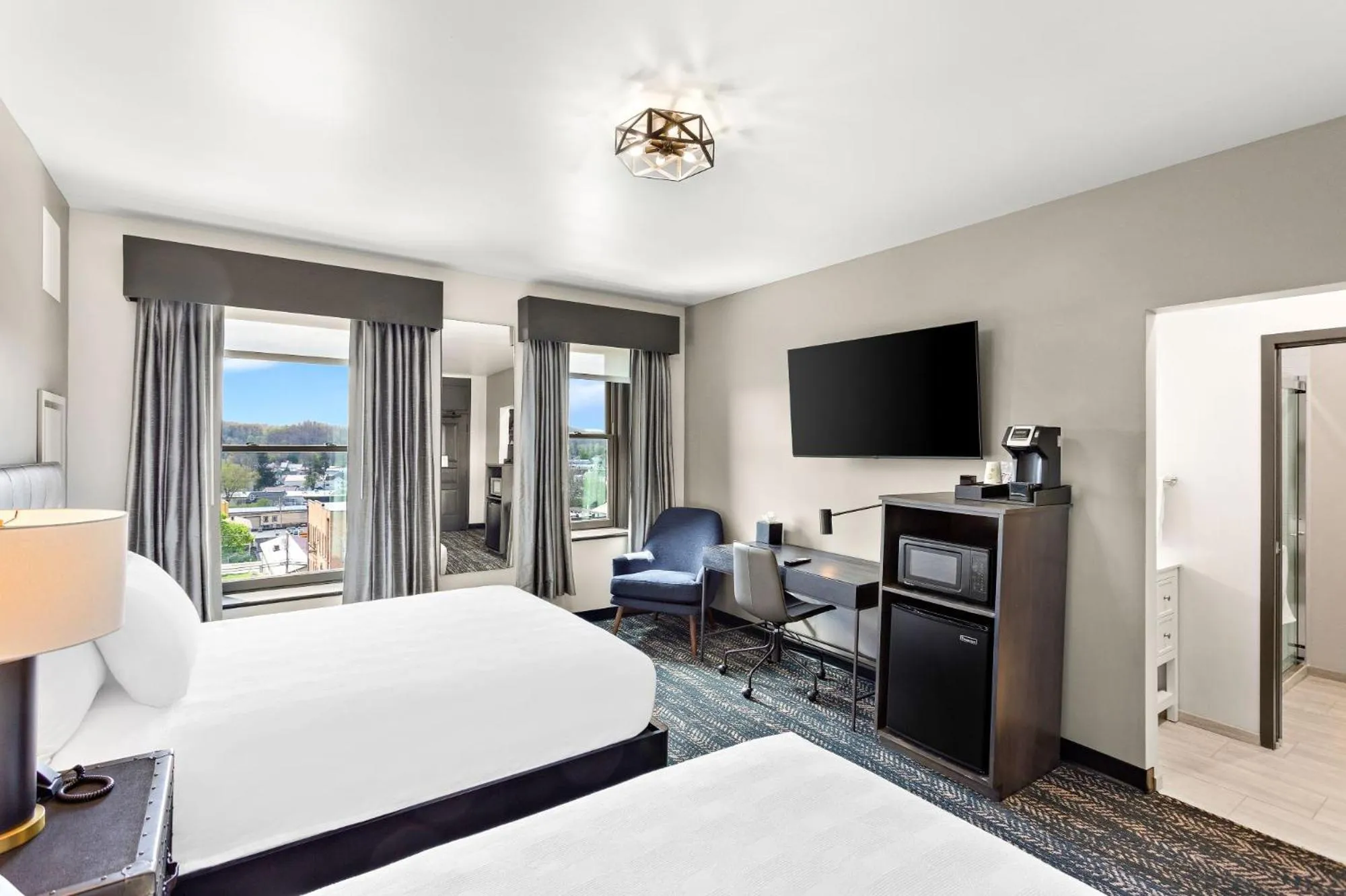 Bed in Tygart Hotel, an Ascend Collection Hotel