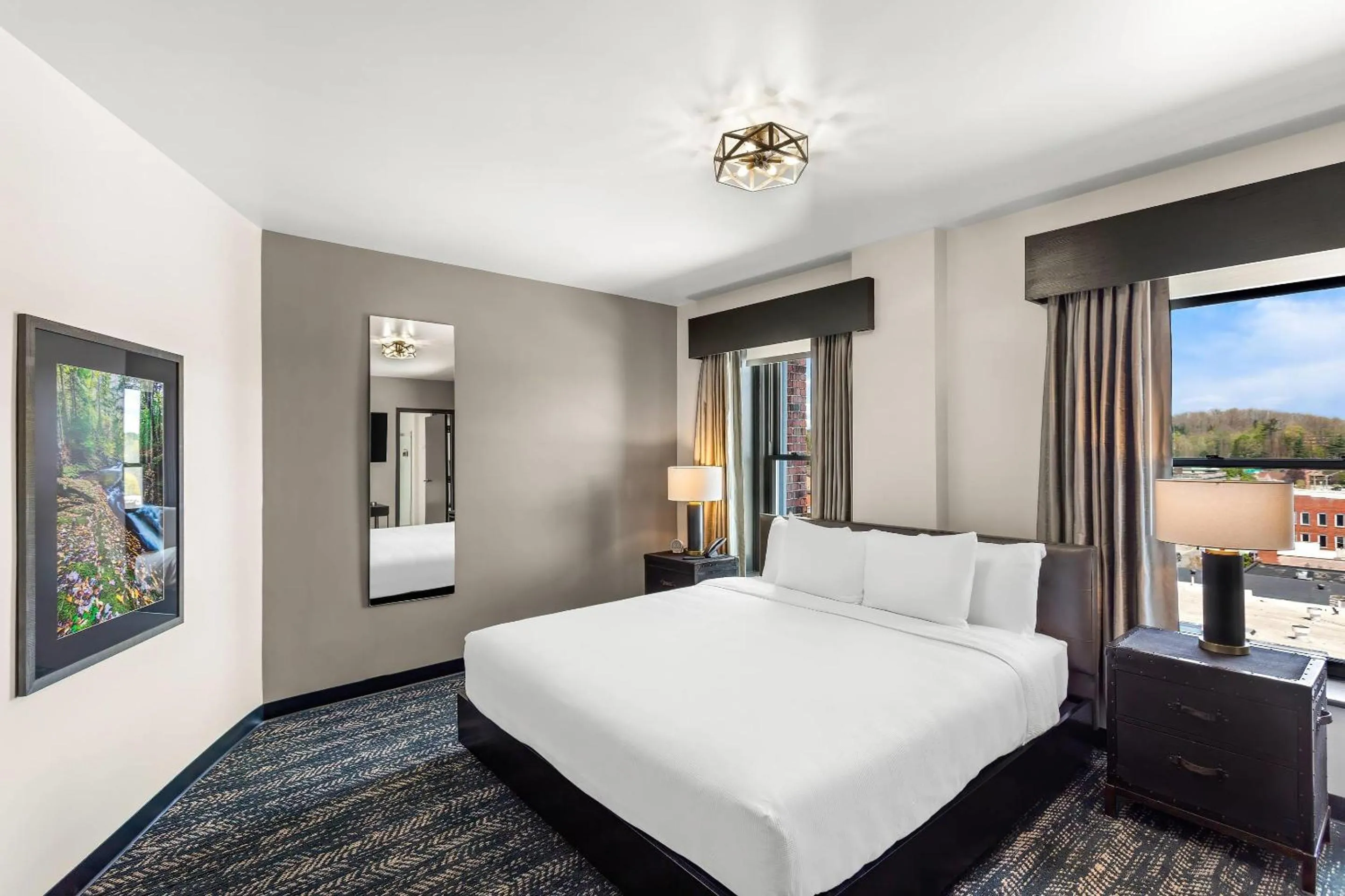 Bedroom, Bed in Tygart Hotel, an Ascend Collection Hotel