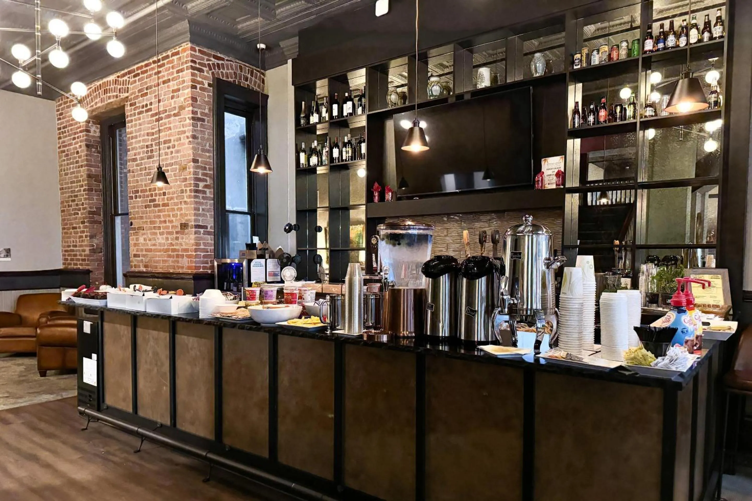 Breakfast in Tygart Hotel, an Ascend Collection Hotel