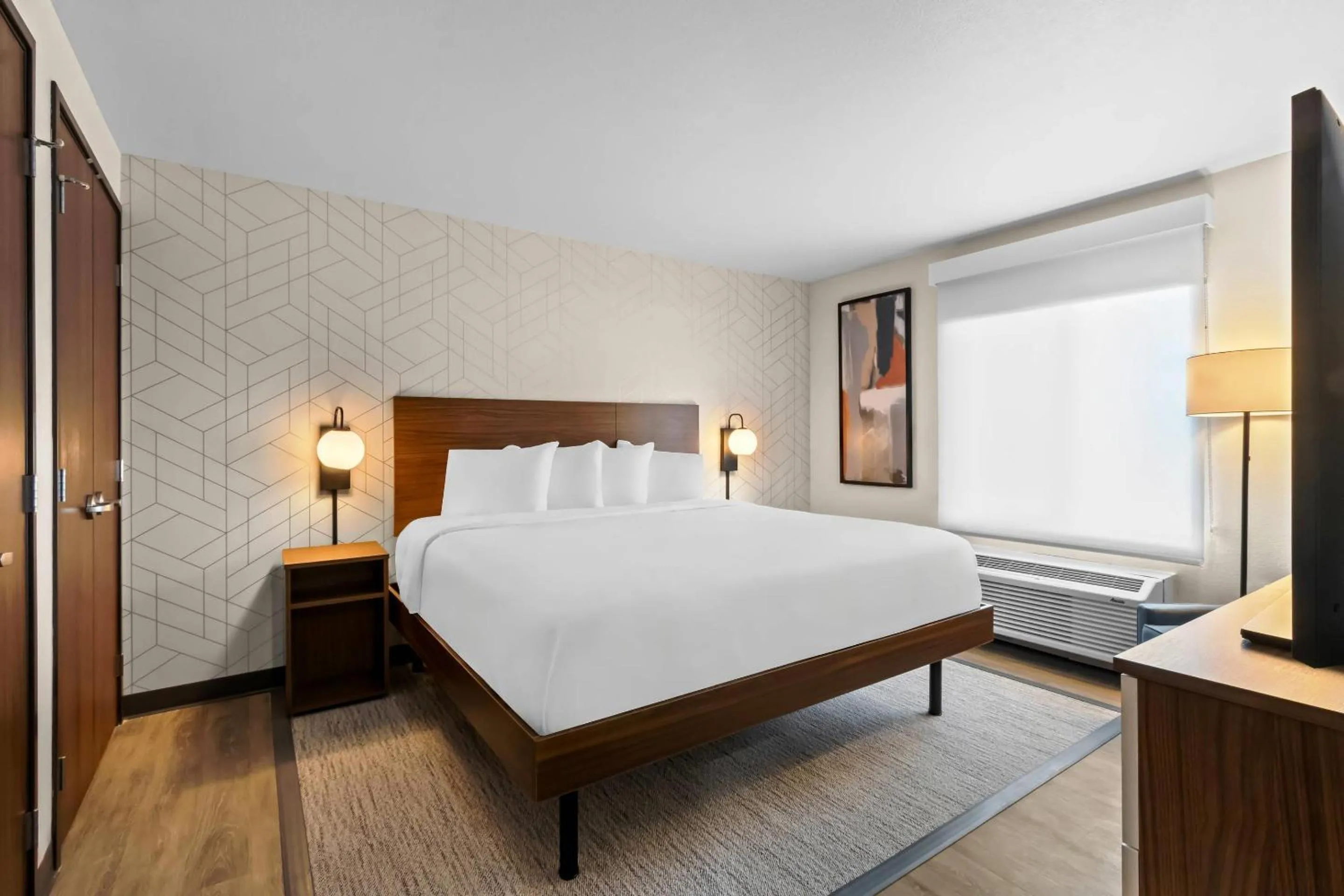 Bedroom, Bed in Everhome Suites Chandler Phoenix Fashion Center