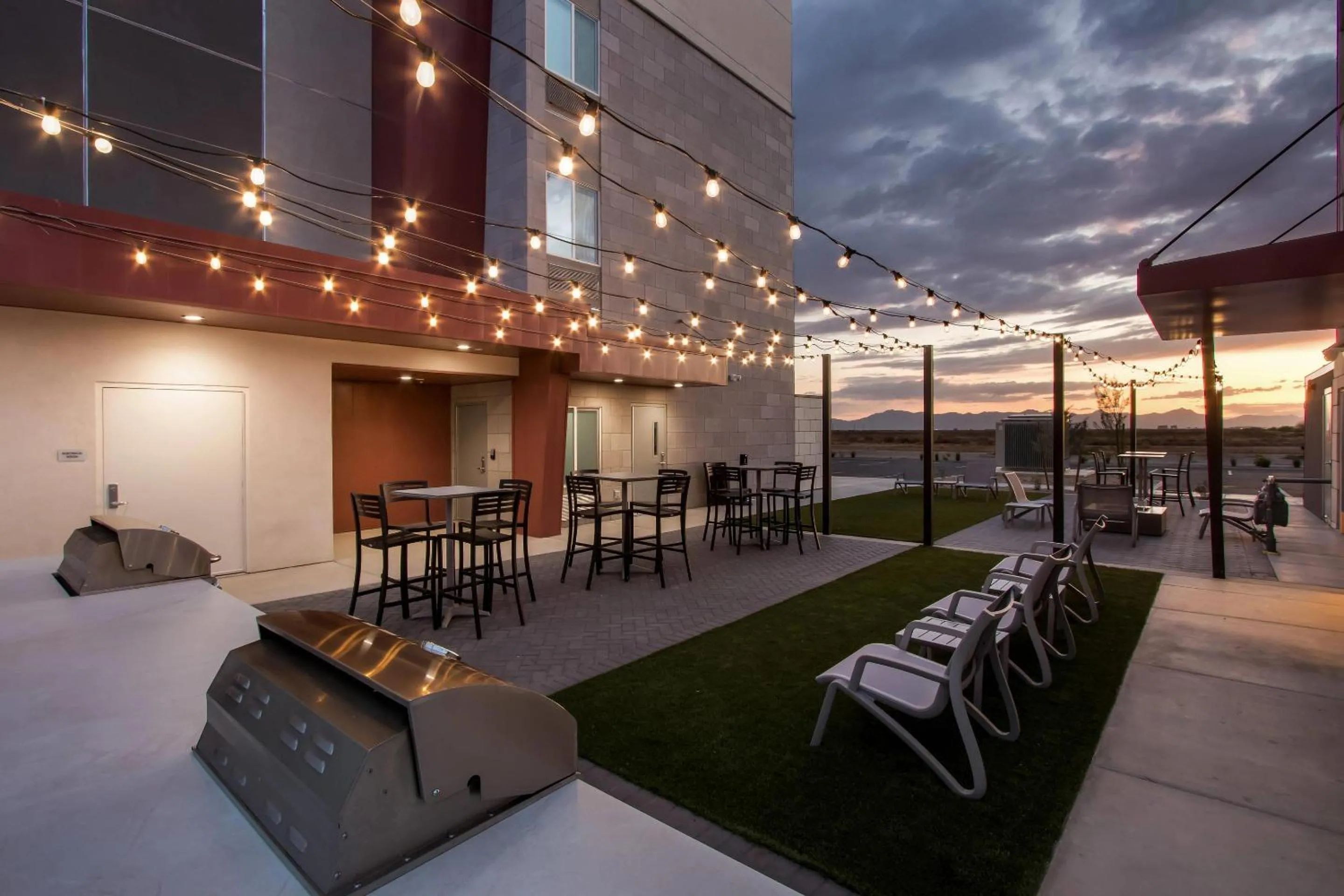 Property building in Everhome Suites Chandler Phoenix Fashion Center