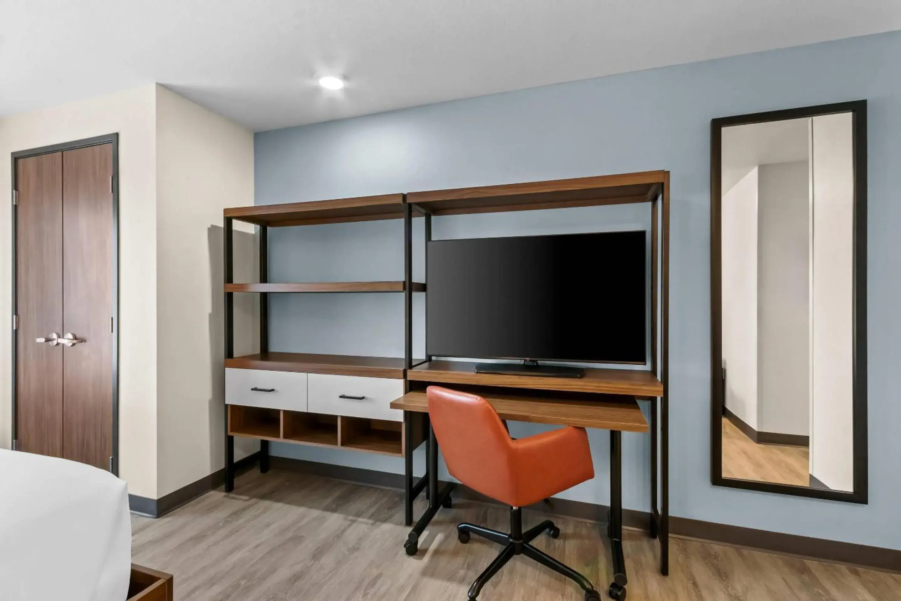 King Suite with Sofa - Non Smoking in Everhome Suites Chandler Phoenix Fashion Center King Suite with Sofa - Non Smoking in Everhome Suites Chandler Phoenix Fashion Center