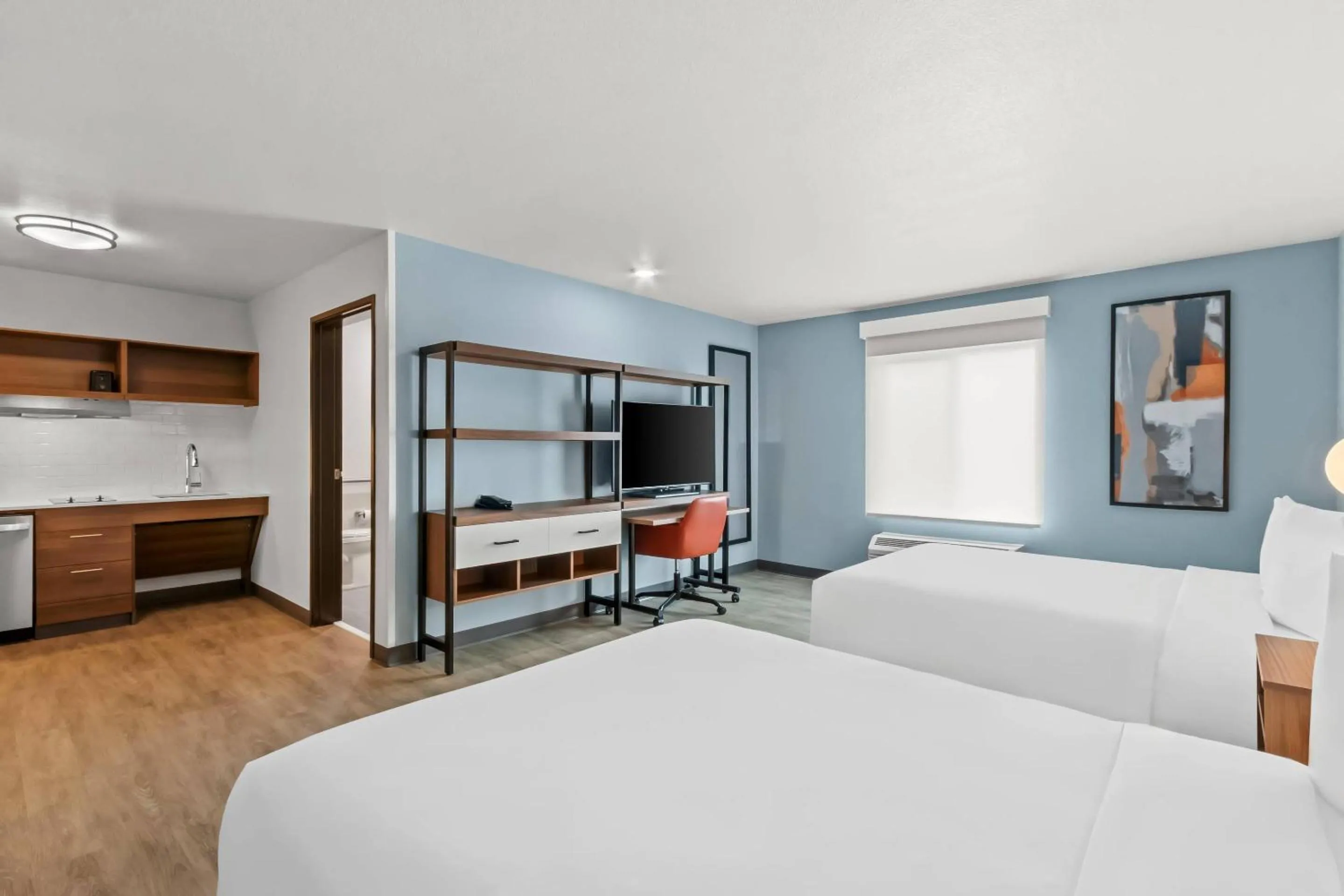 Bedroom, Bed in Everhome Suites Chandler Phoenix Fashion Center
