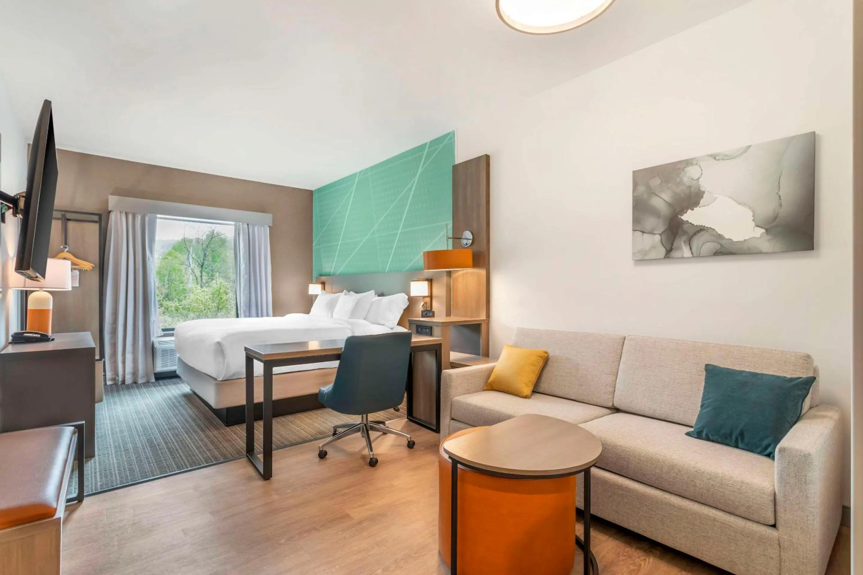 Bedroom in Comfort Suites Gatlinburg Downtown-Convention Center