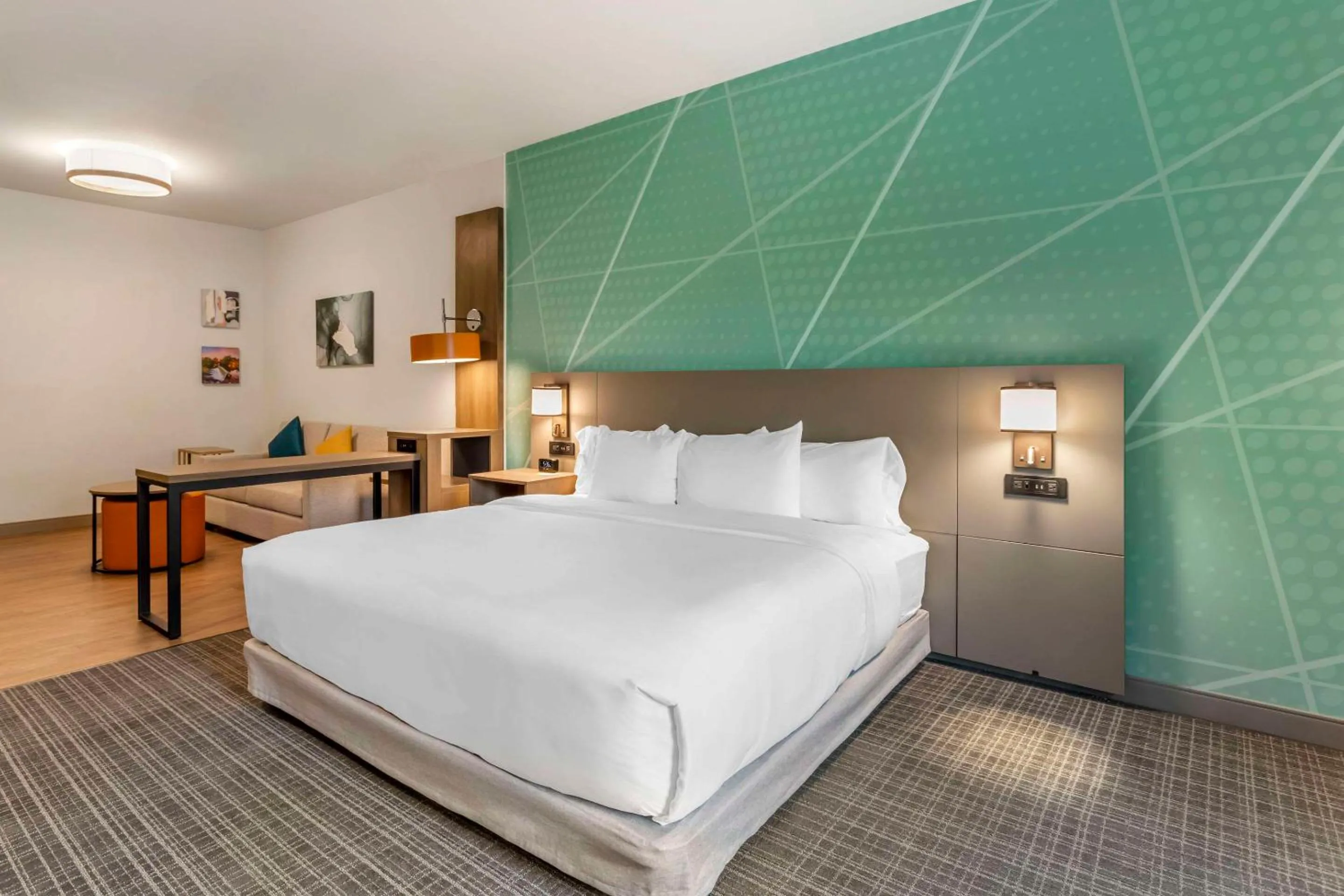 Bedroom, Bed in Comfort Suites Gatlinburg Downtown-Convention Center