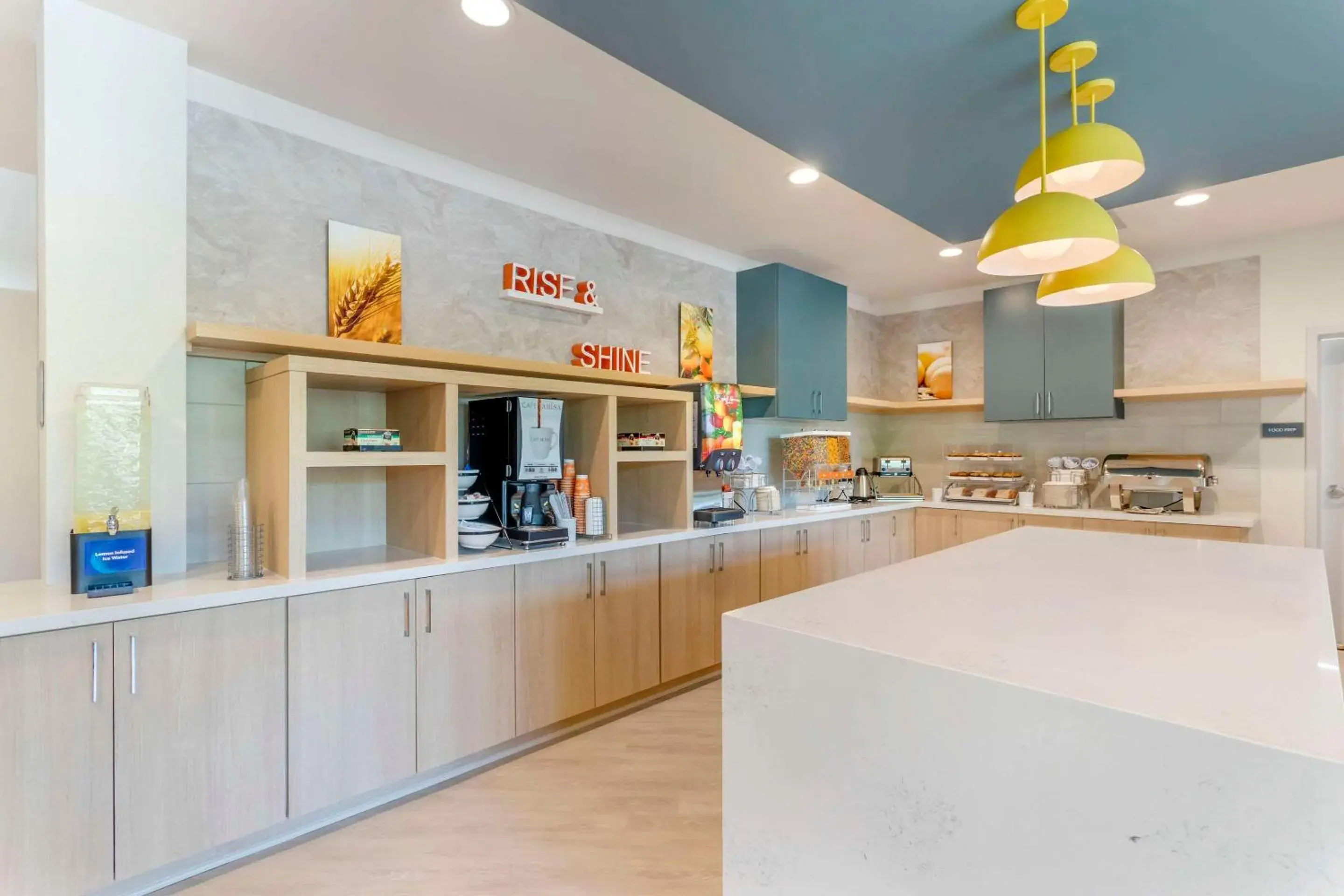 Breakfast in Comfort Suites Gatlinburg Downtown-Convention Center Breakfast in Comfort Suites Gatlinburg Downtown-Convention Center