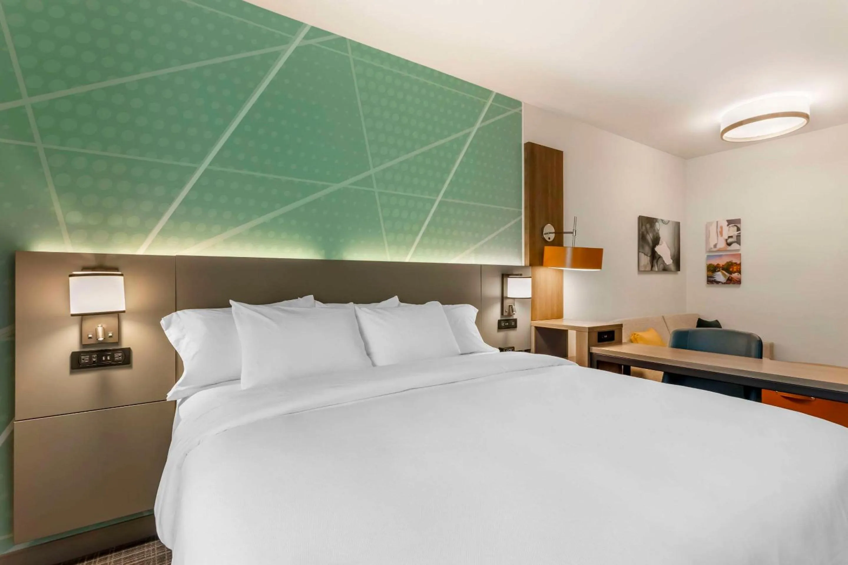 Bedroom, Bed in Comfort Suites Gatlinburg Downtown-Convention Center