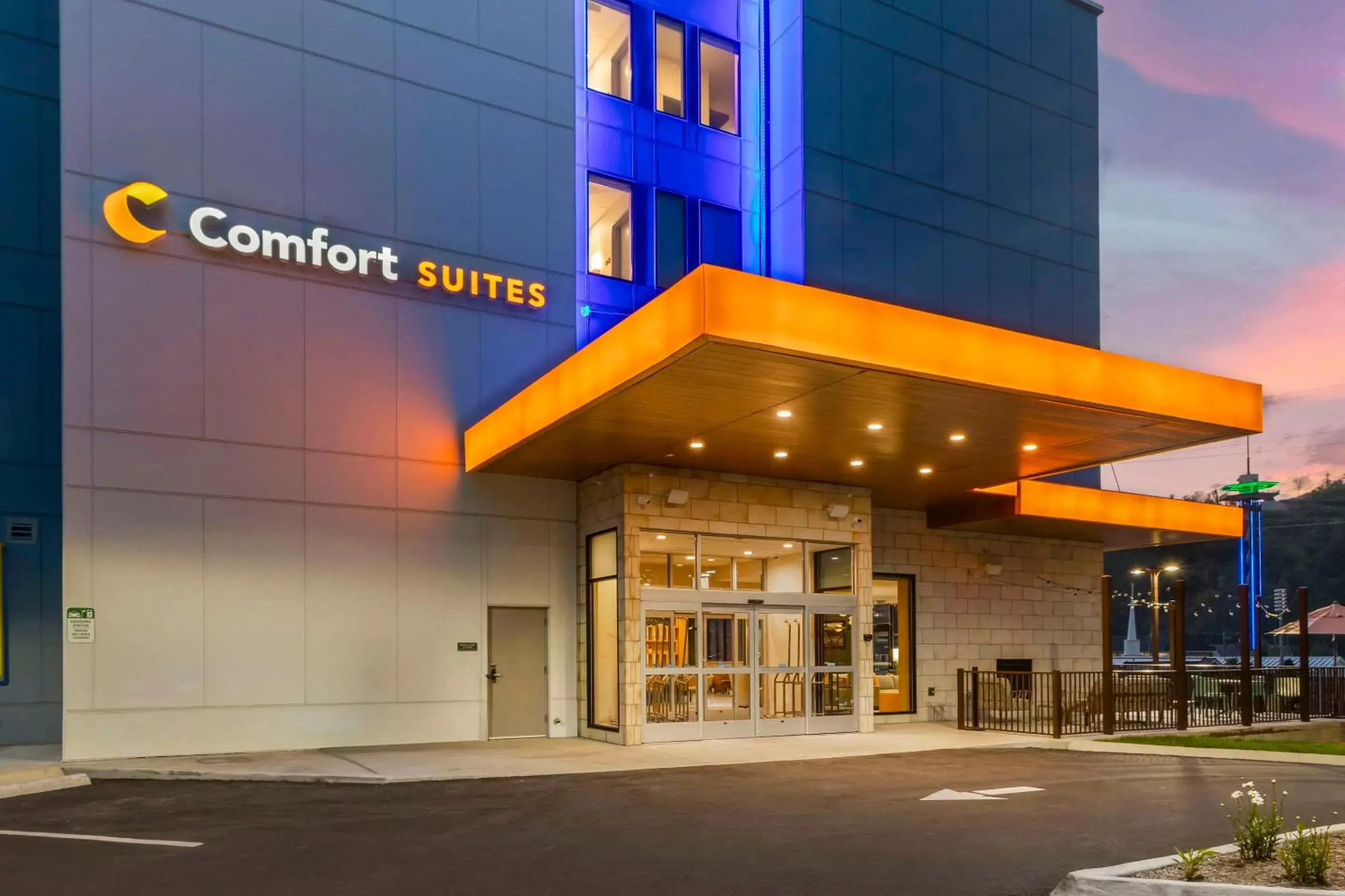 Property building in Comfort Suites Gatlinburg Downtown-Convention Center Property building in Comfort Suites Gatlinburg Downtown-Convention Center