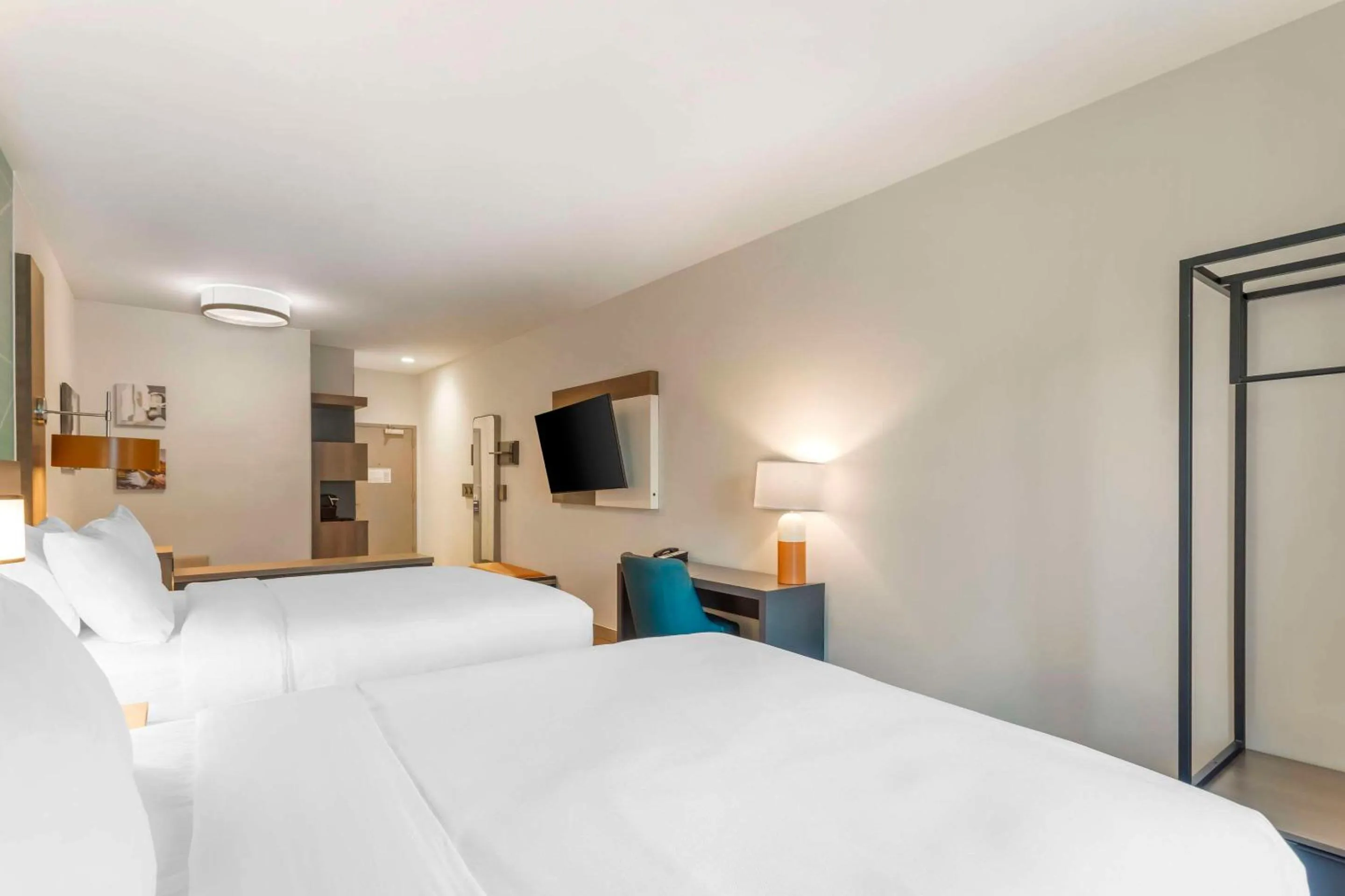 Bedroom, Bed in Comfort Suites Gatlinburg Downtown-Convention Center