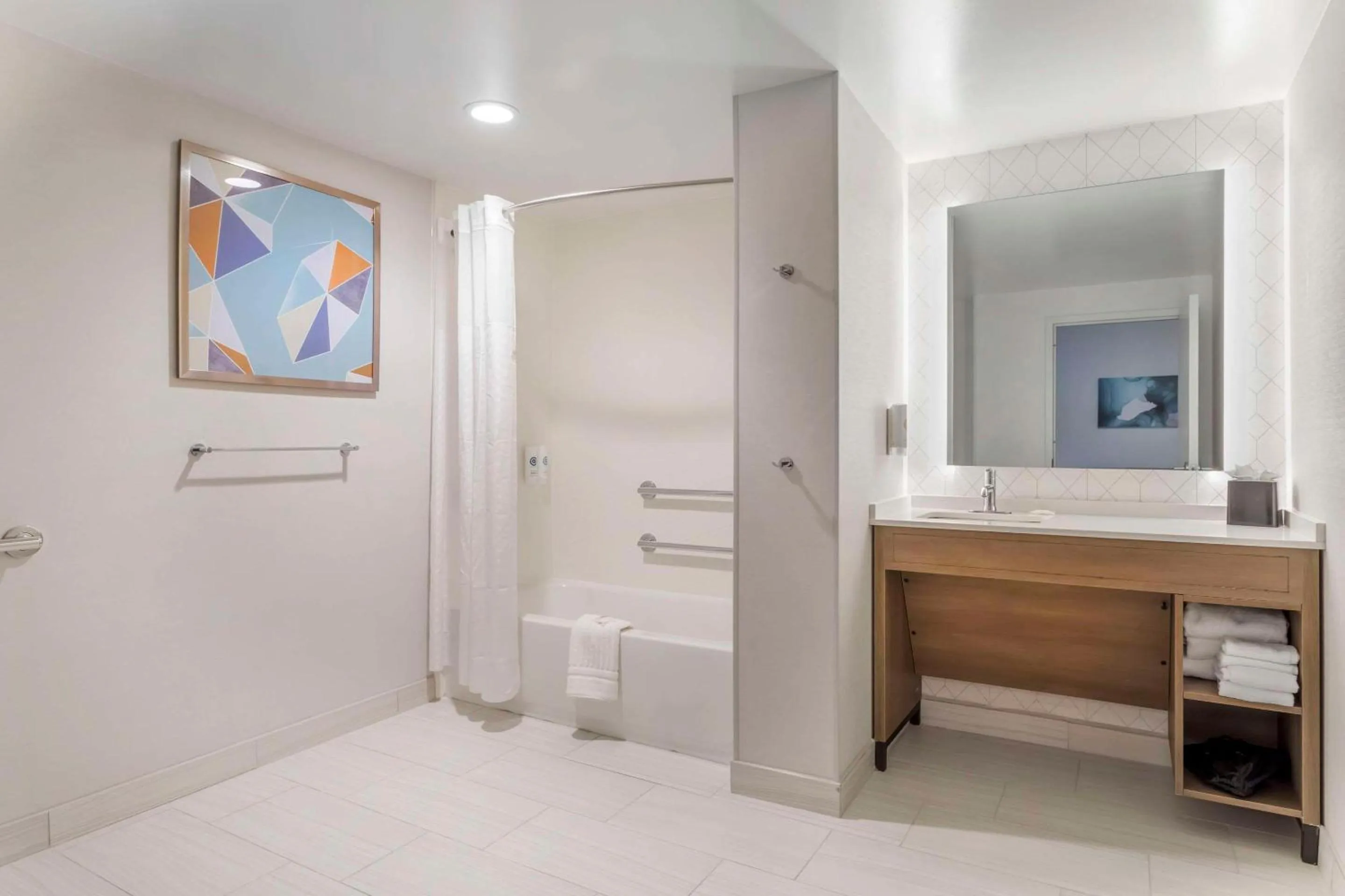 Bedroom in Comfort Suites Gatlinburg Downtown-Convention Center