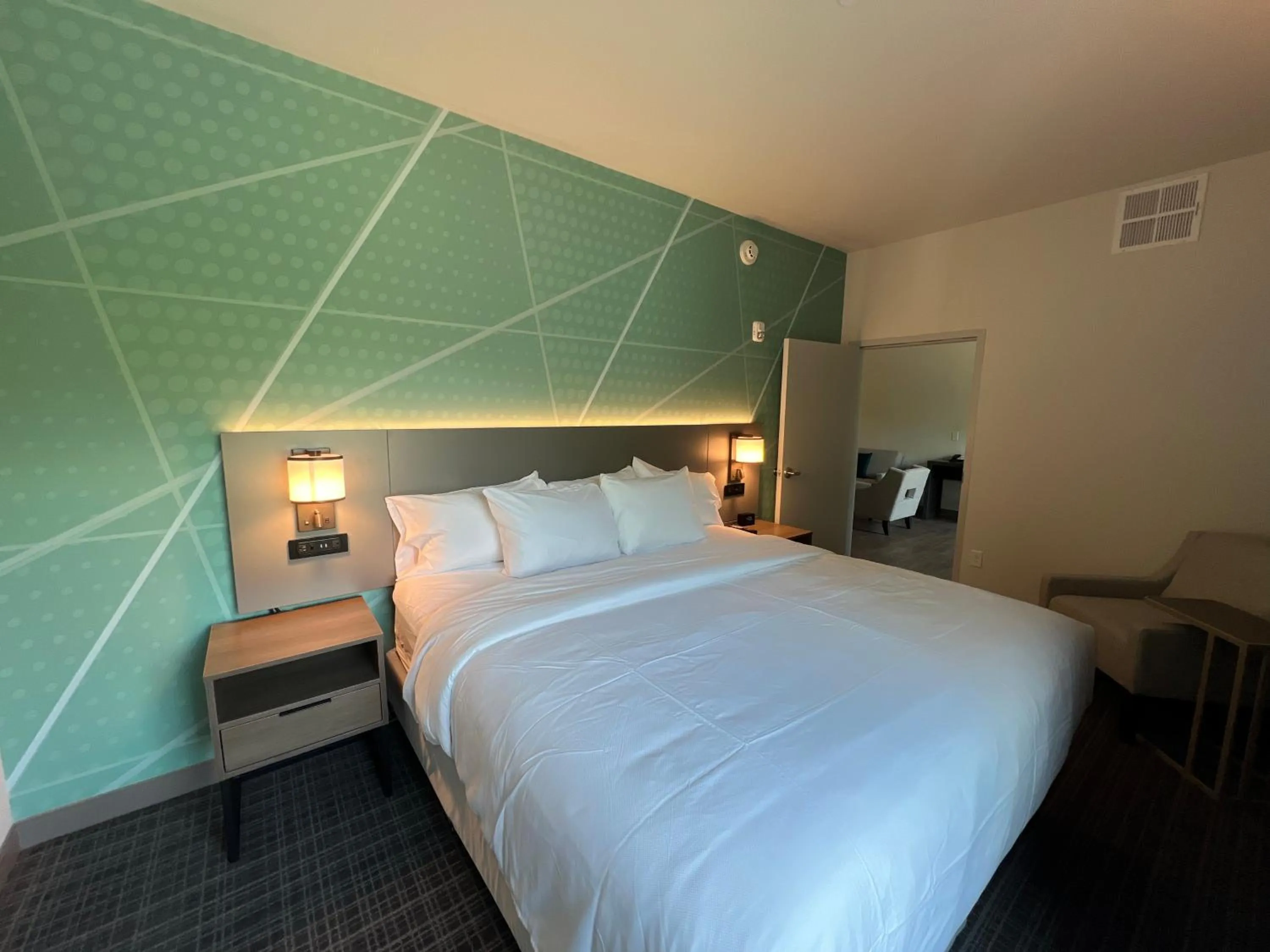 Bed in Comfort Suites Gatlinburg Downtown-Convention Center