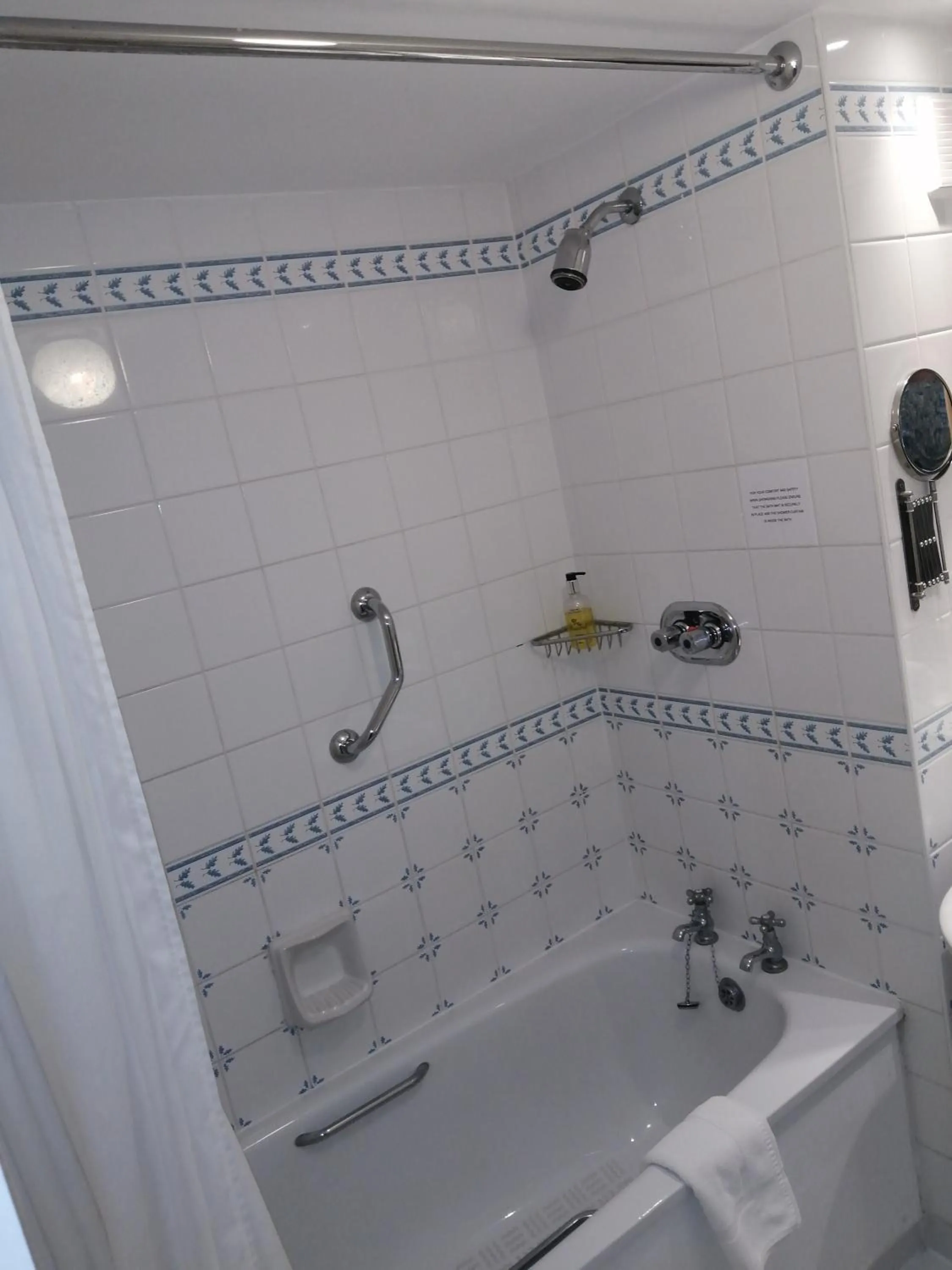 Bathroom in Kingston Lodge Hotel