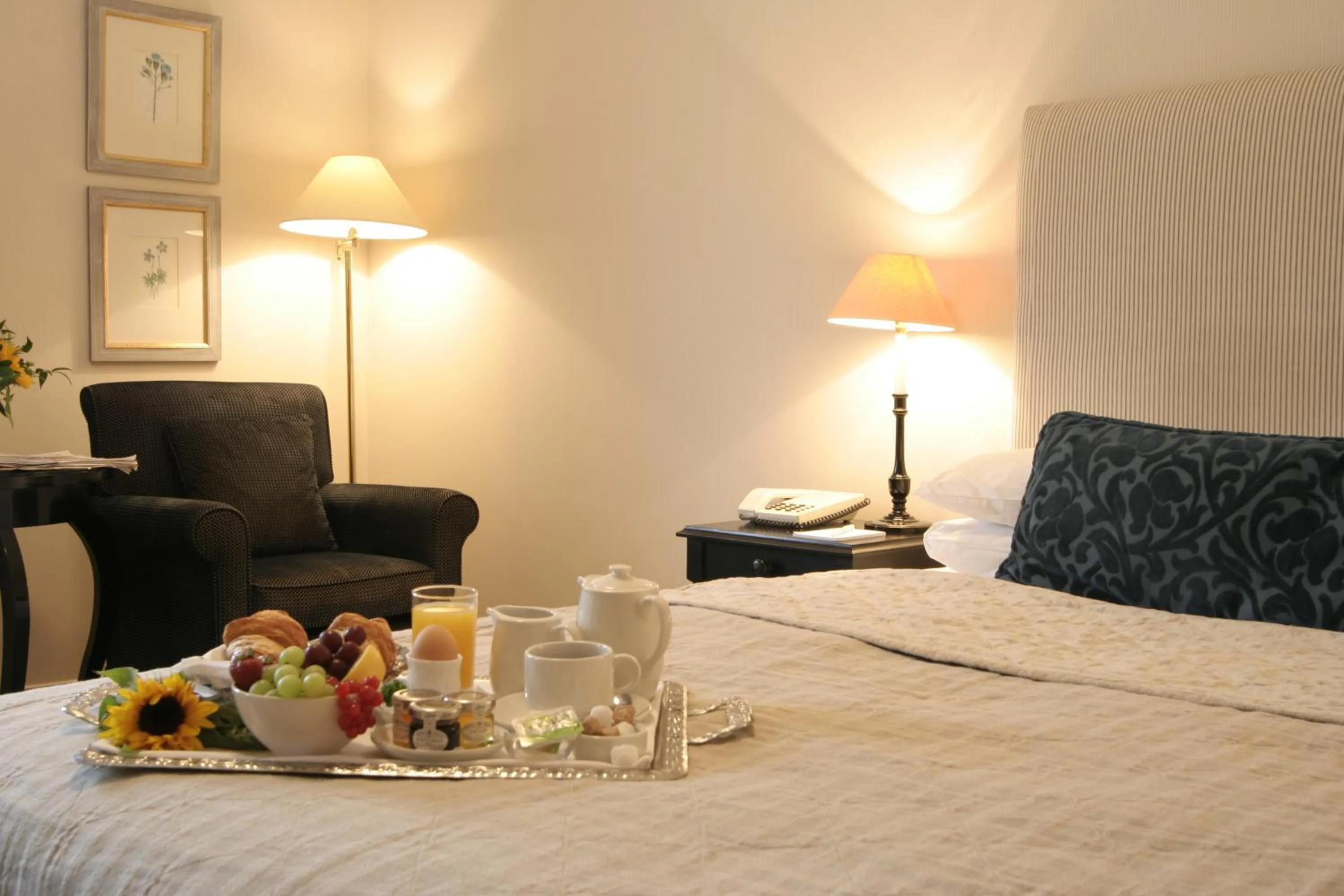 Bed in Kingston Lodge Hotel