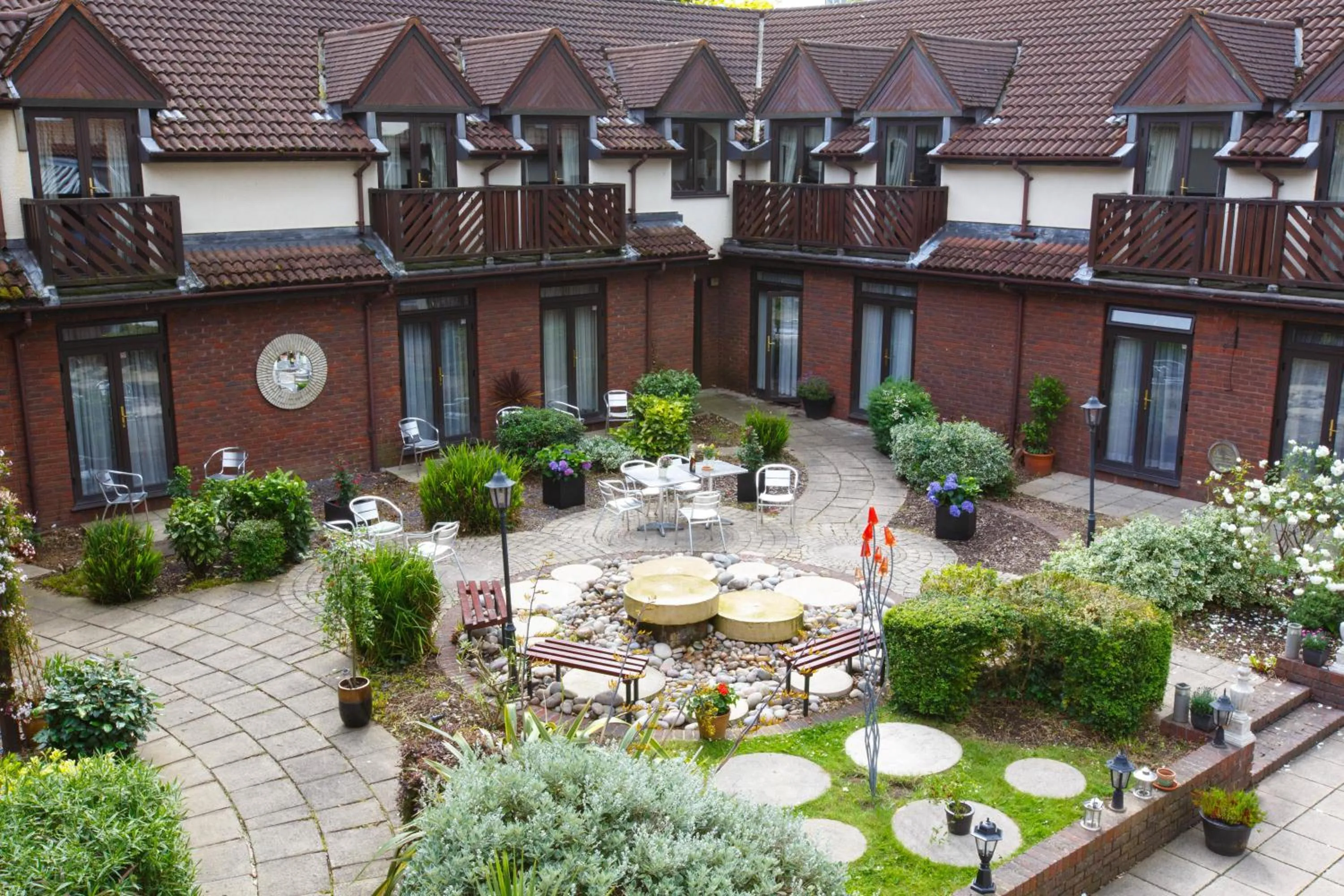 Garden in Kingston Lodge Hotel