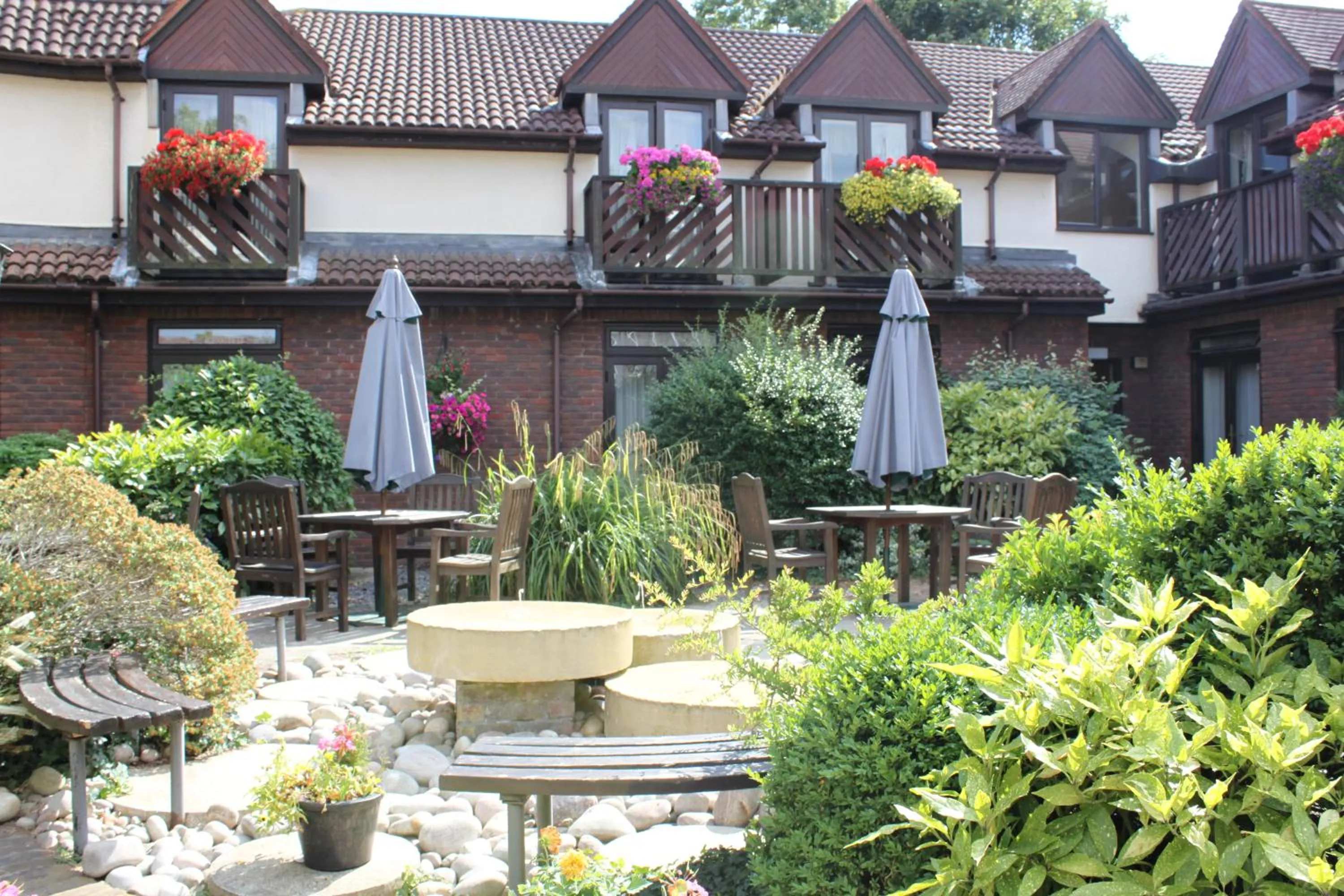Garden in Kingston Lodge Hotel