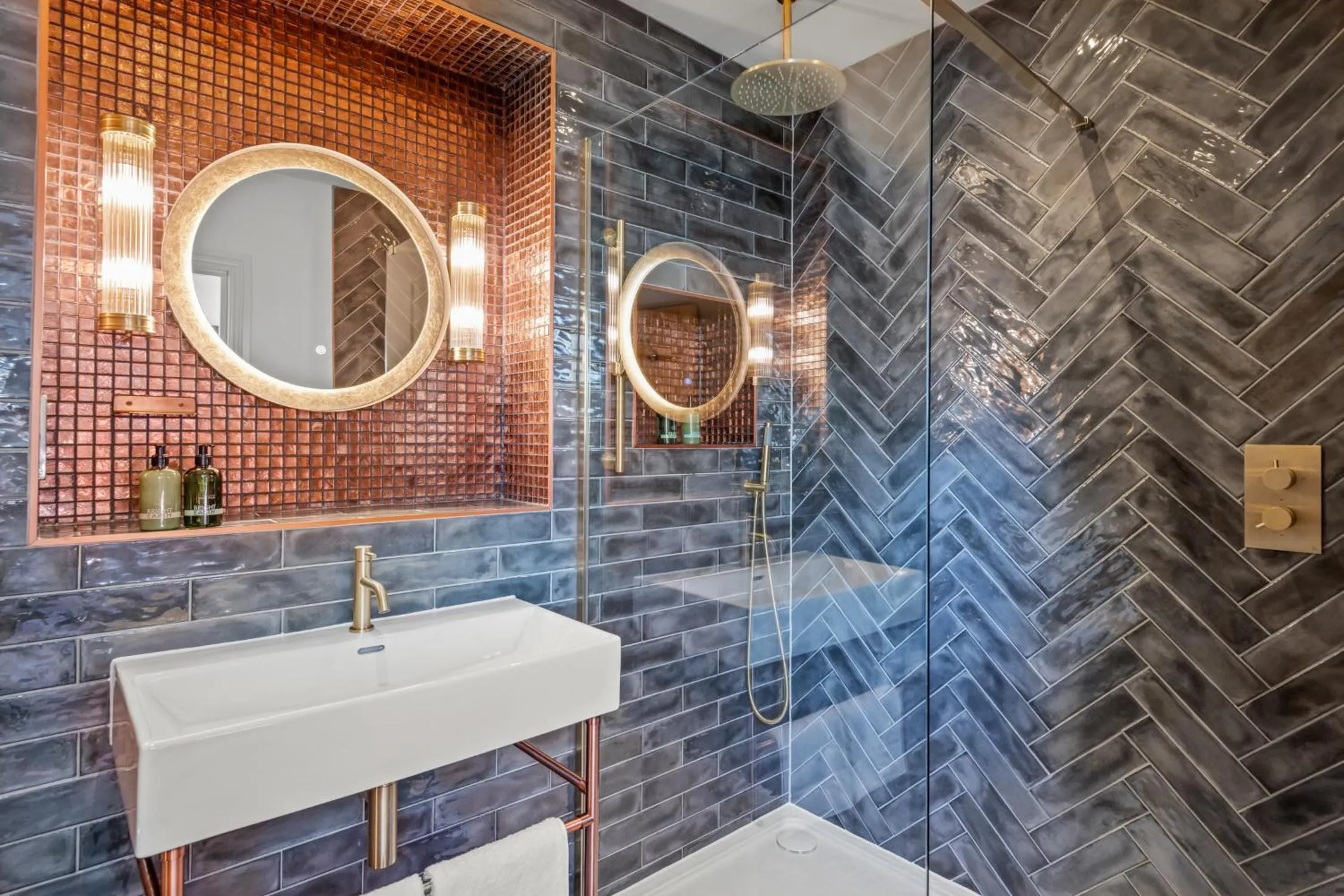 Shower in The Ley Arms