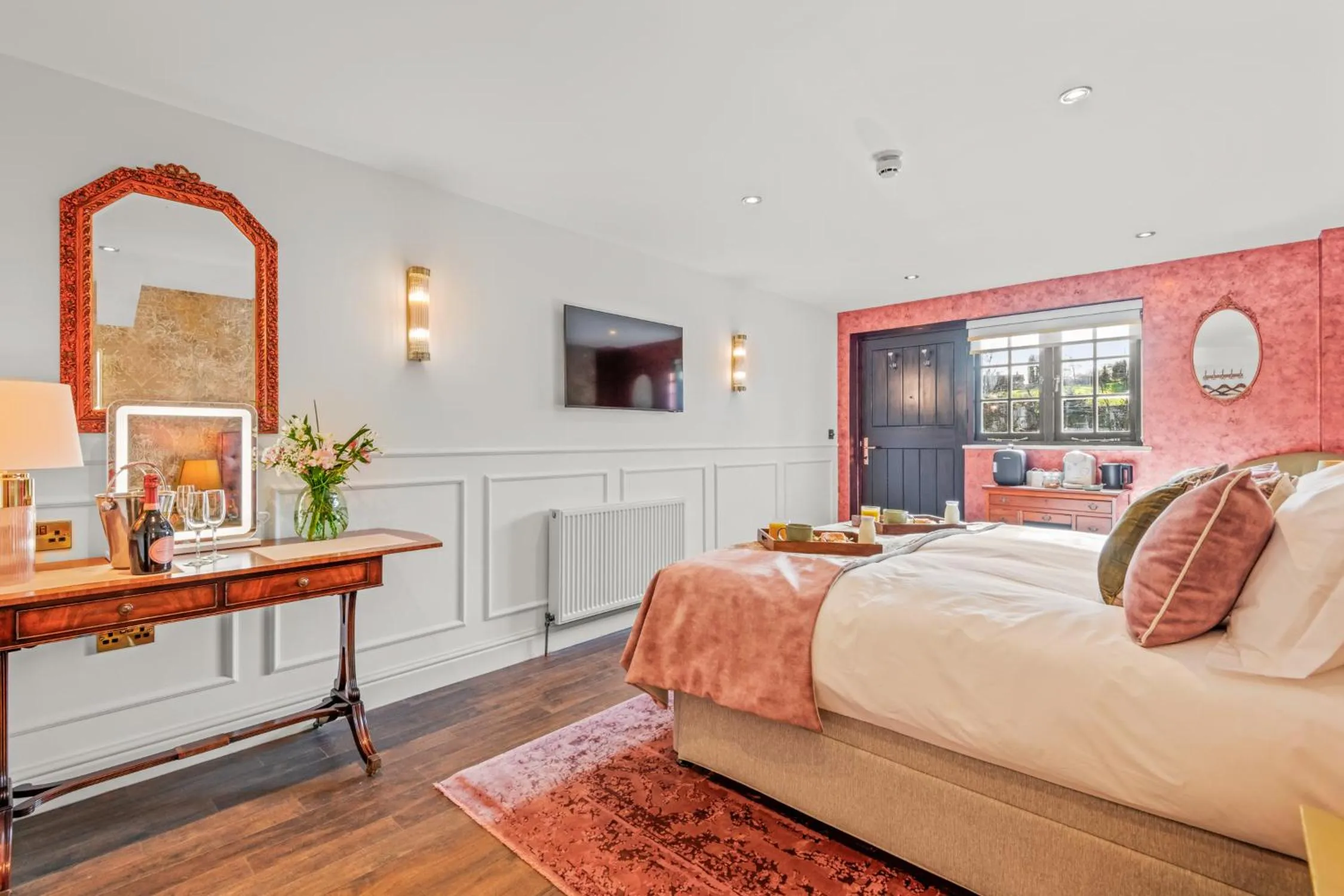 TV and multimedia, Bed in The Ley Arms