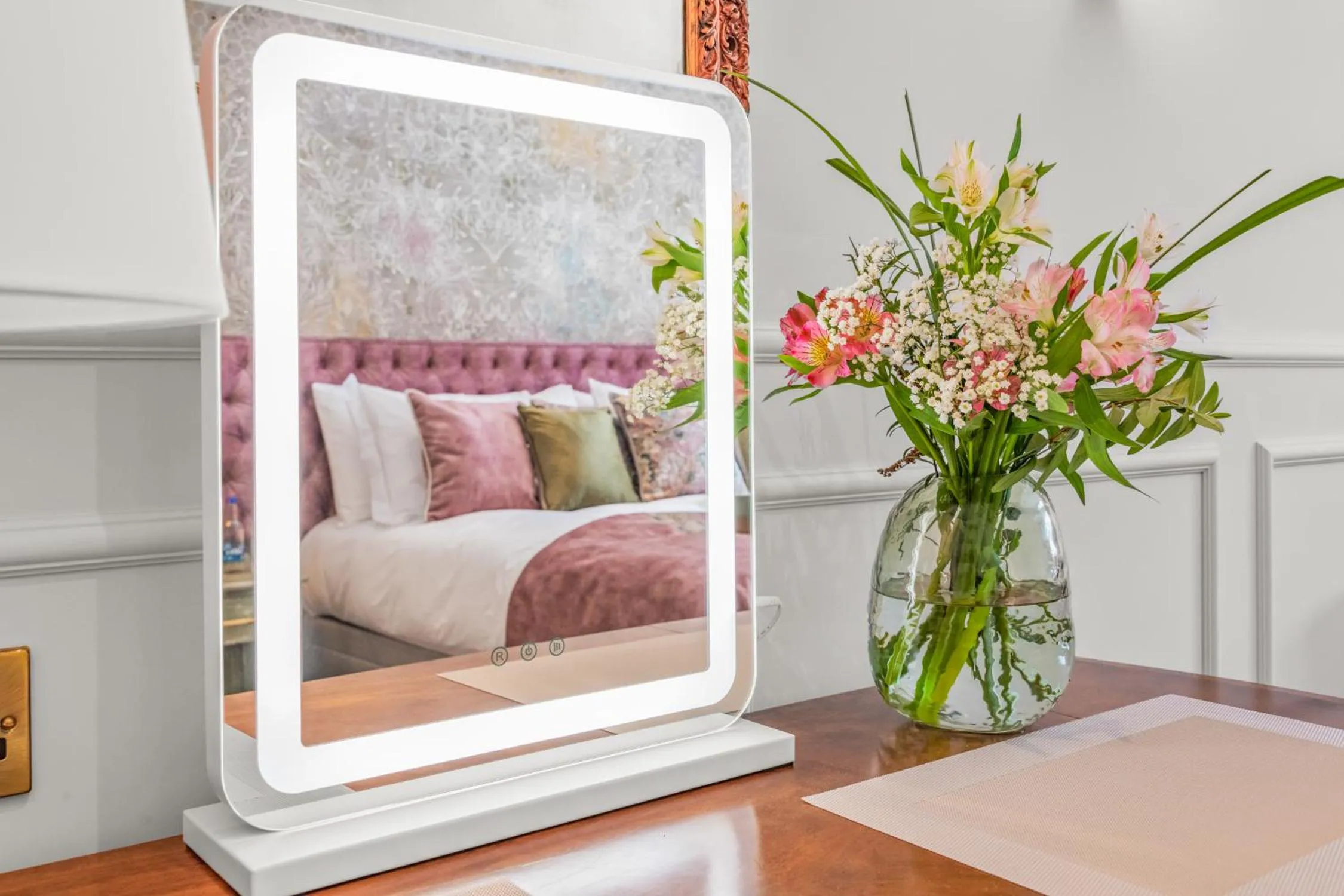 Bedroom, Bed in The Ley Arms