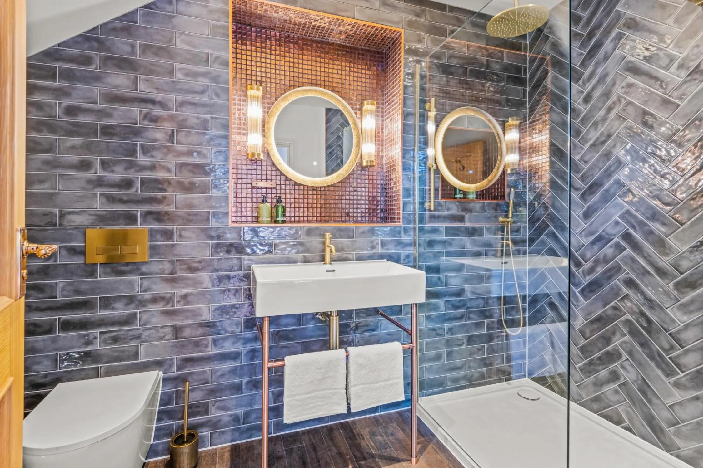 Shower in The Ley Arms