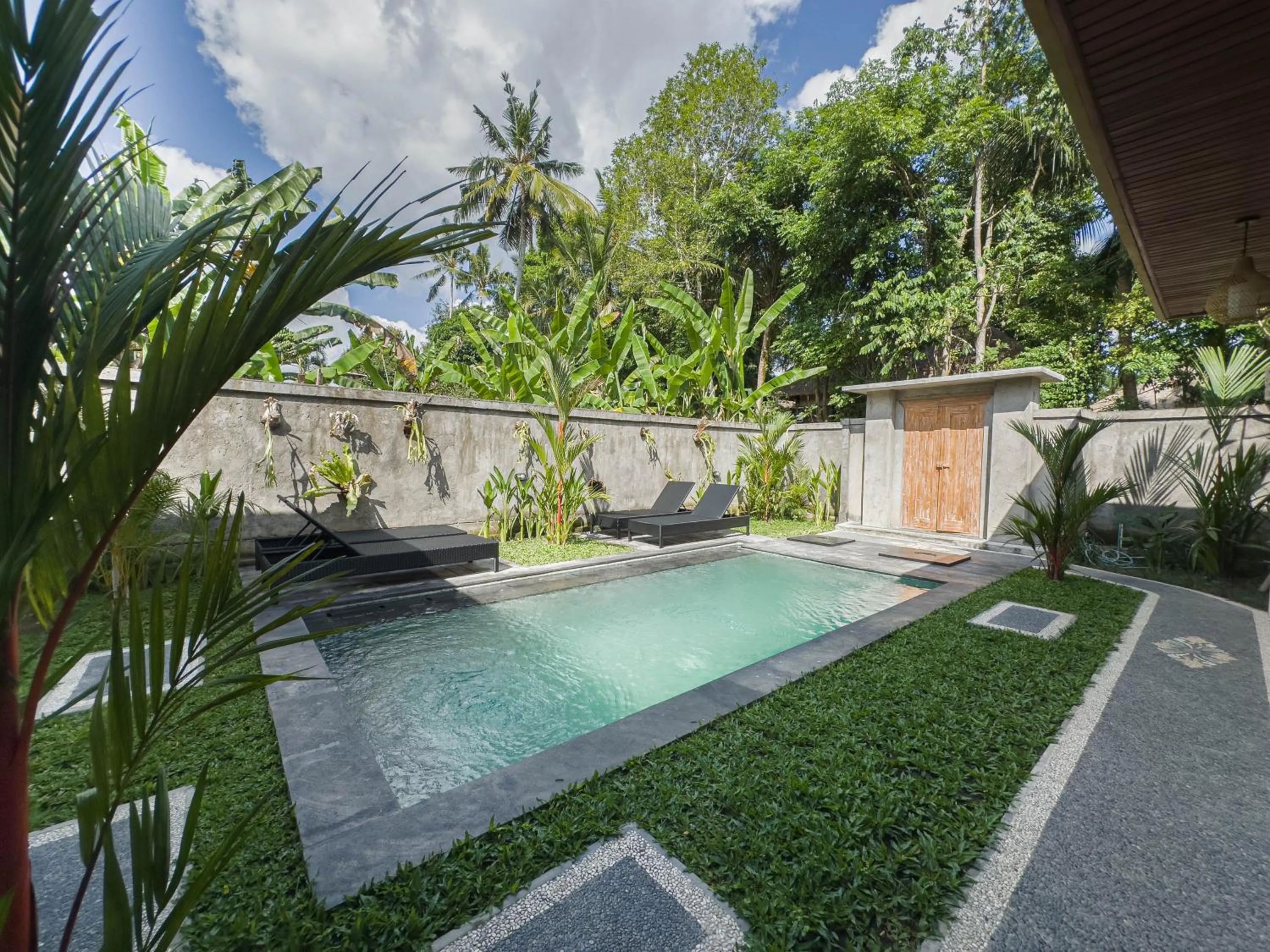 Two-Bedroom Villa in Tutik Private House by Supala