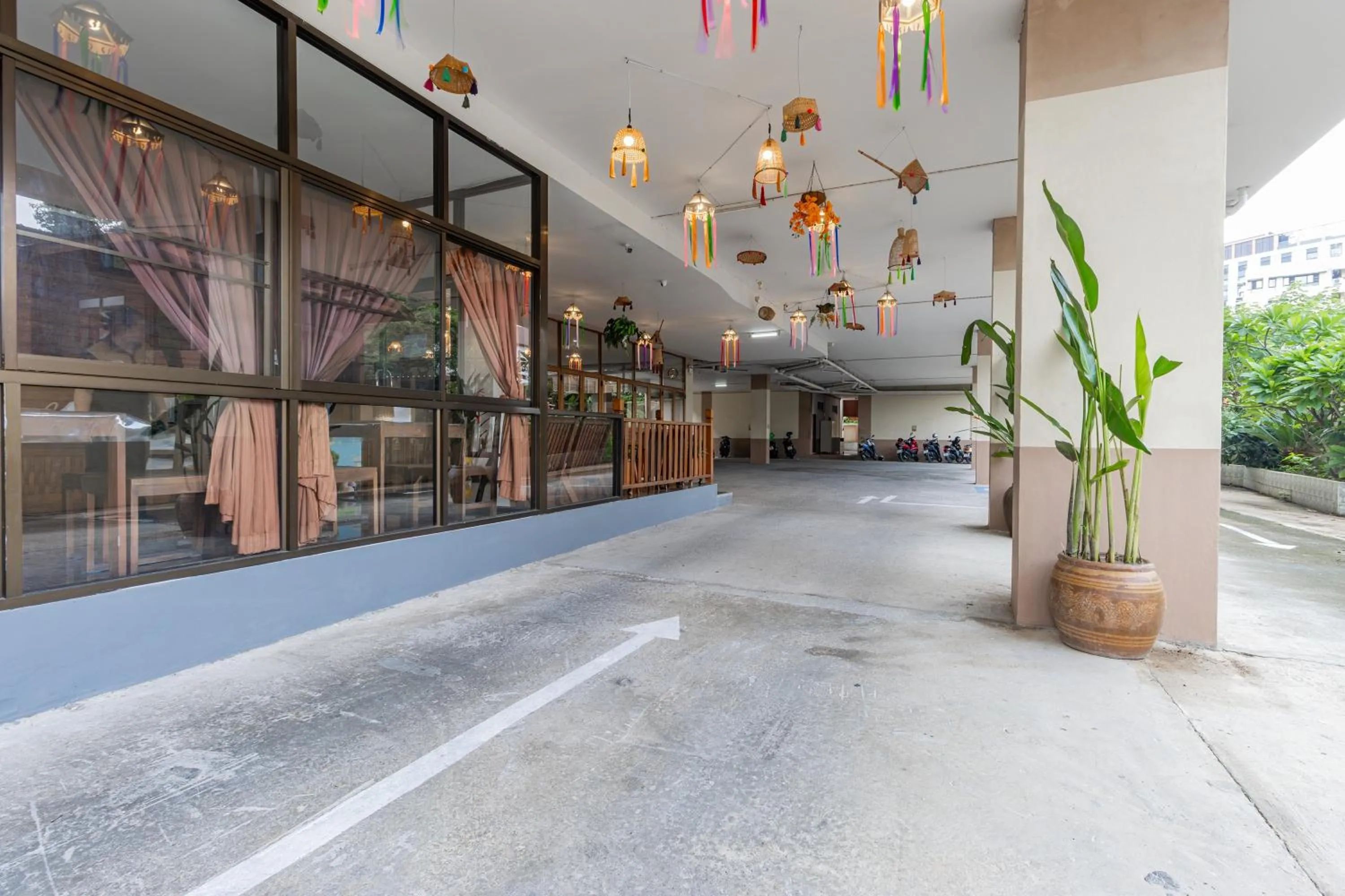 Parking in Budget Stars Hotel Chiang Mai