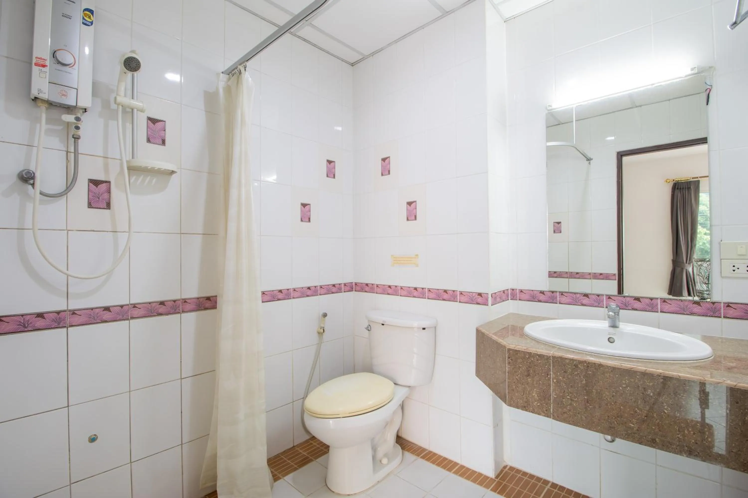 Toilet in Budget Stars Hotel Chiang Mai