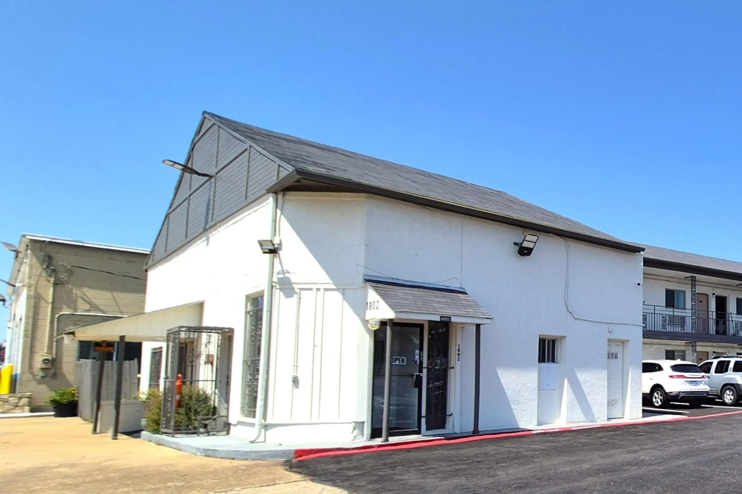 Facade/entrance in Exclusivo Inn by OYO Grand Prairie, TX Facade/entrance in Exclusivo Inn by OYO Grand Prairie, TX