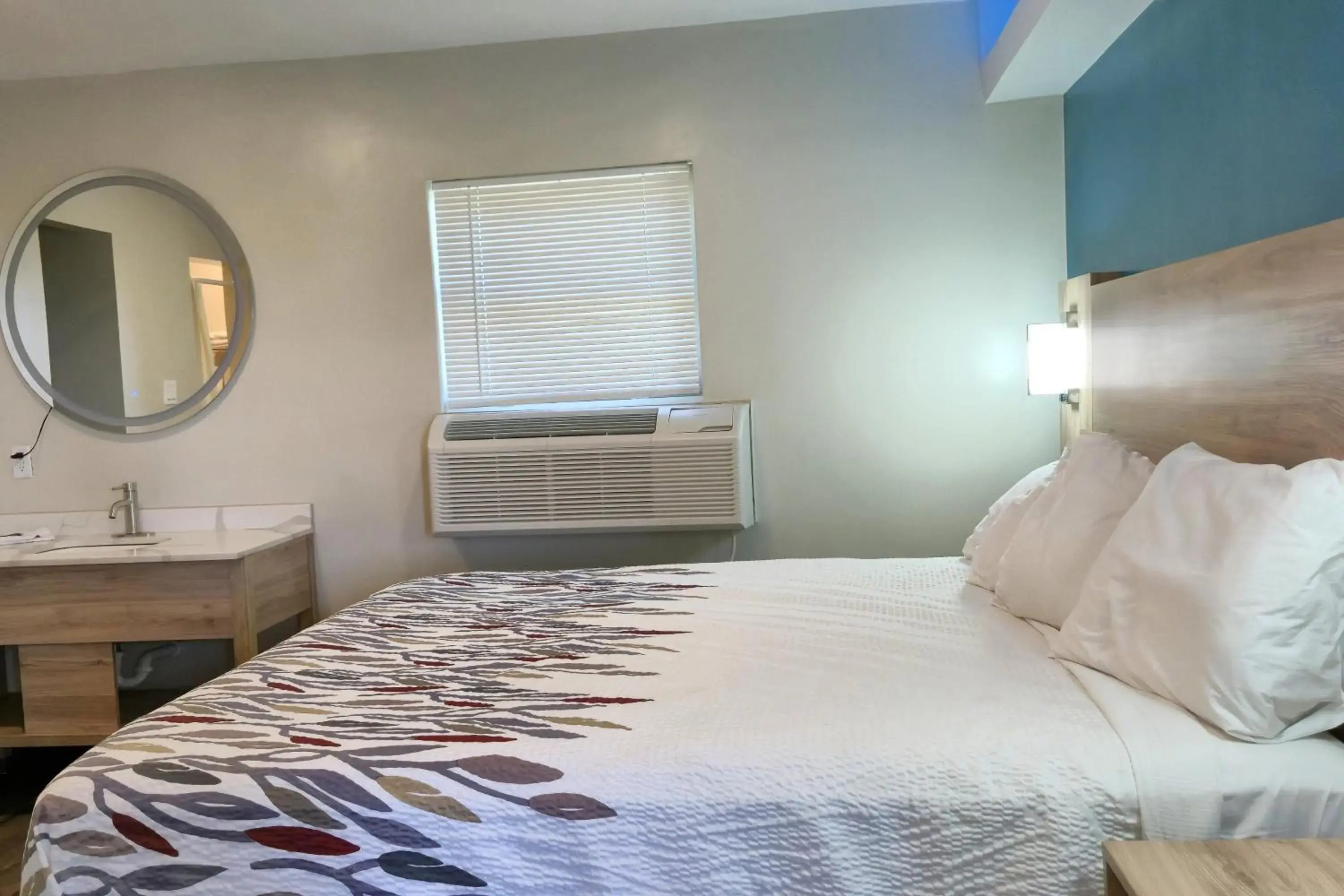 Bedroom, Bed in Exclusivo Inn by OYO Grand Prairie, TX Bedroom, Bed in Exclusivo Inn by OYO Grand Prairie, TX