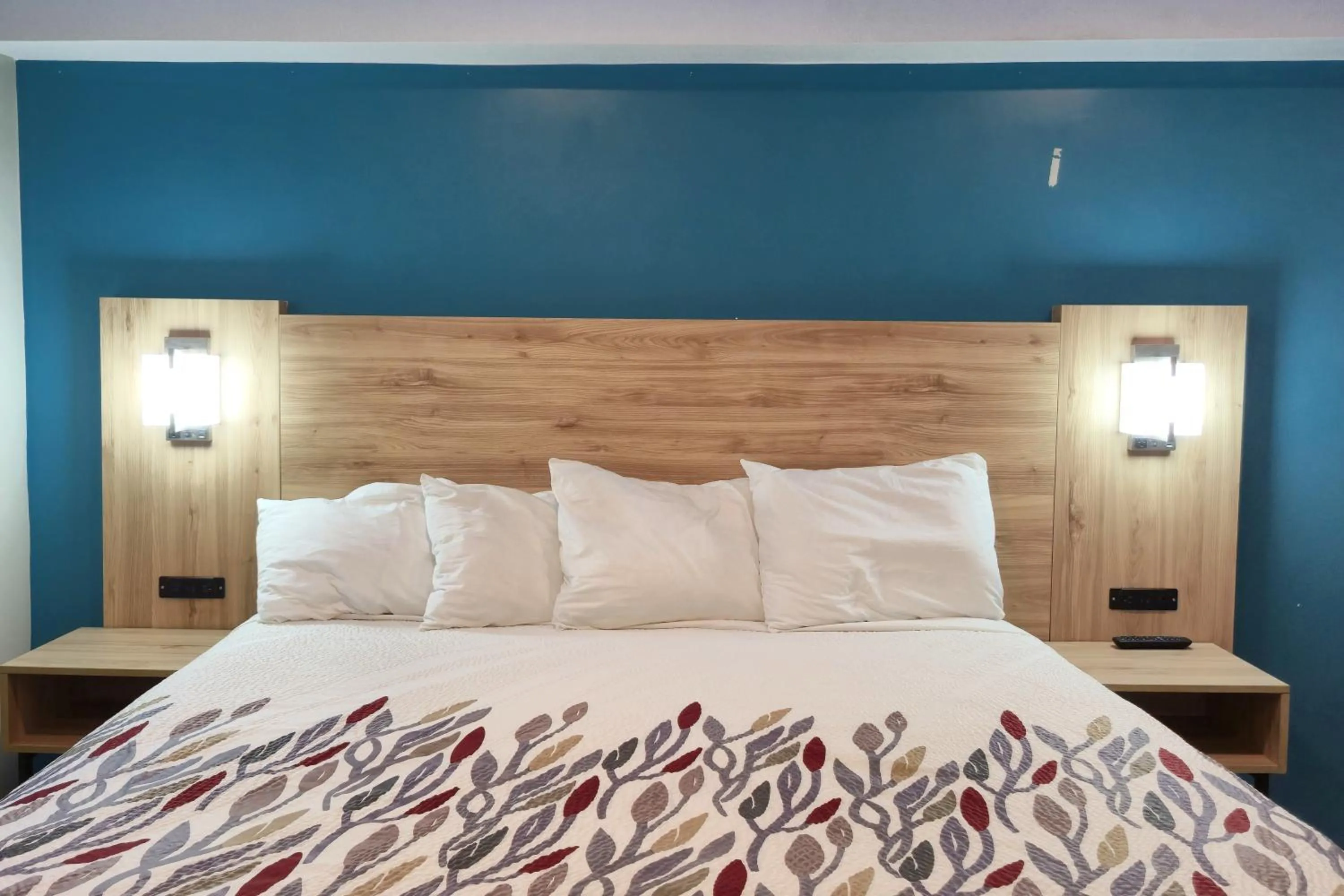 Bedroom, Bed in Exclusivo Inn by OYO Grand Prairie, TX