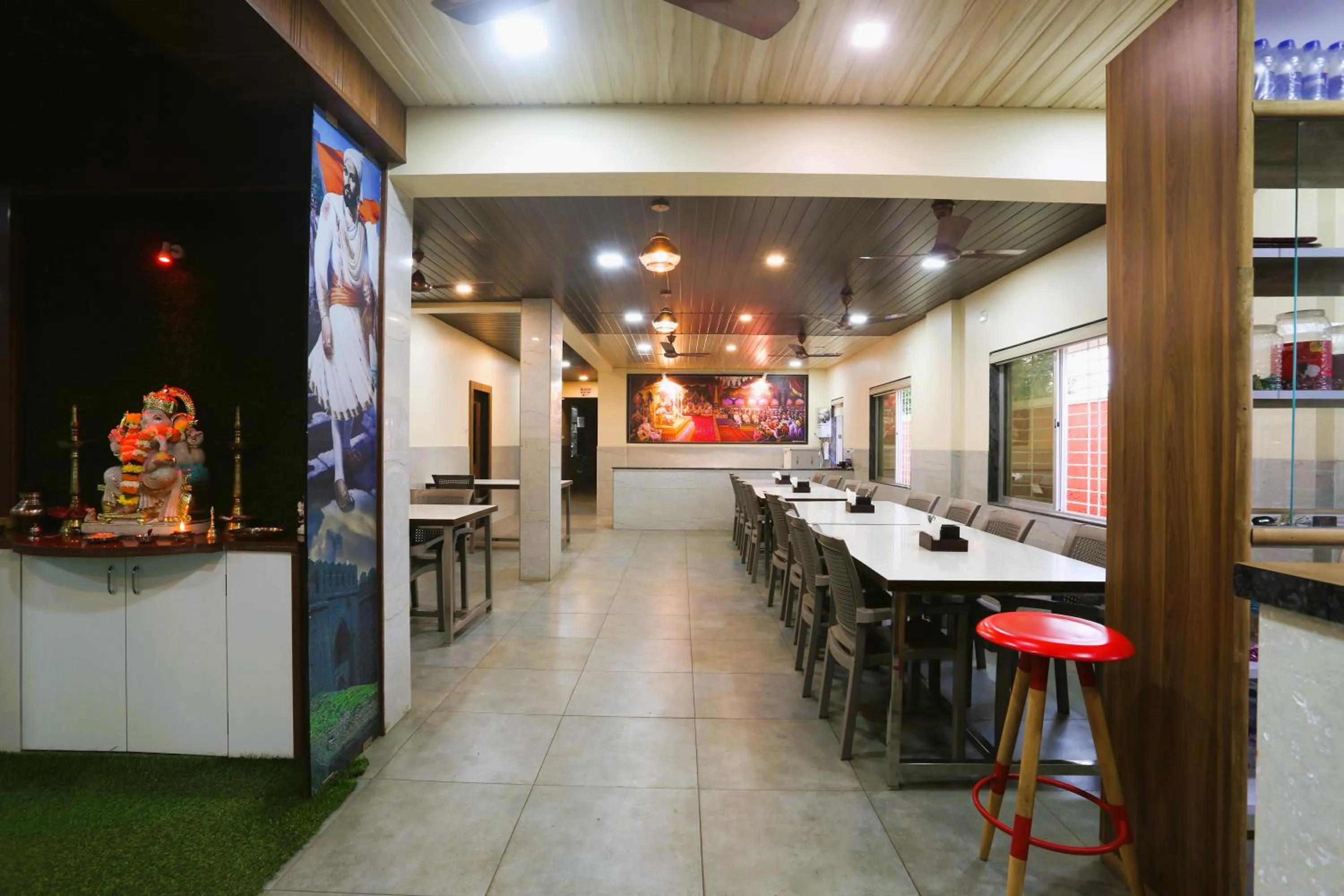 Restaurant/places to eat in Hotel Durva Palace