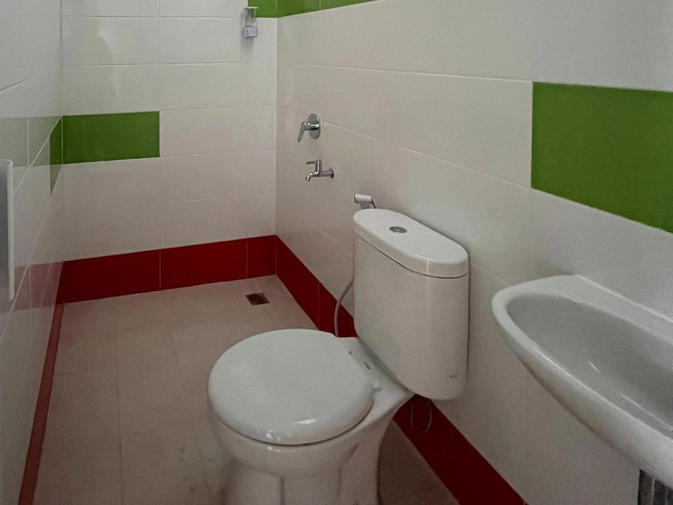 Bathroom in Urbanview Indria Inn Solo by RedDoorz