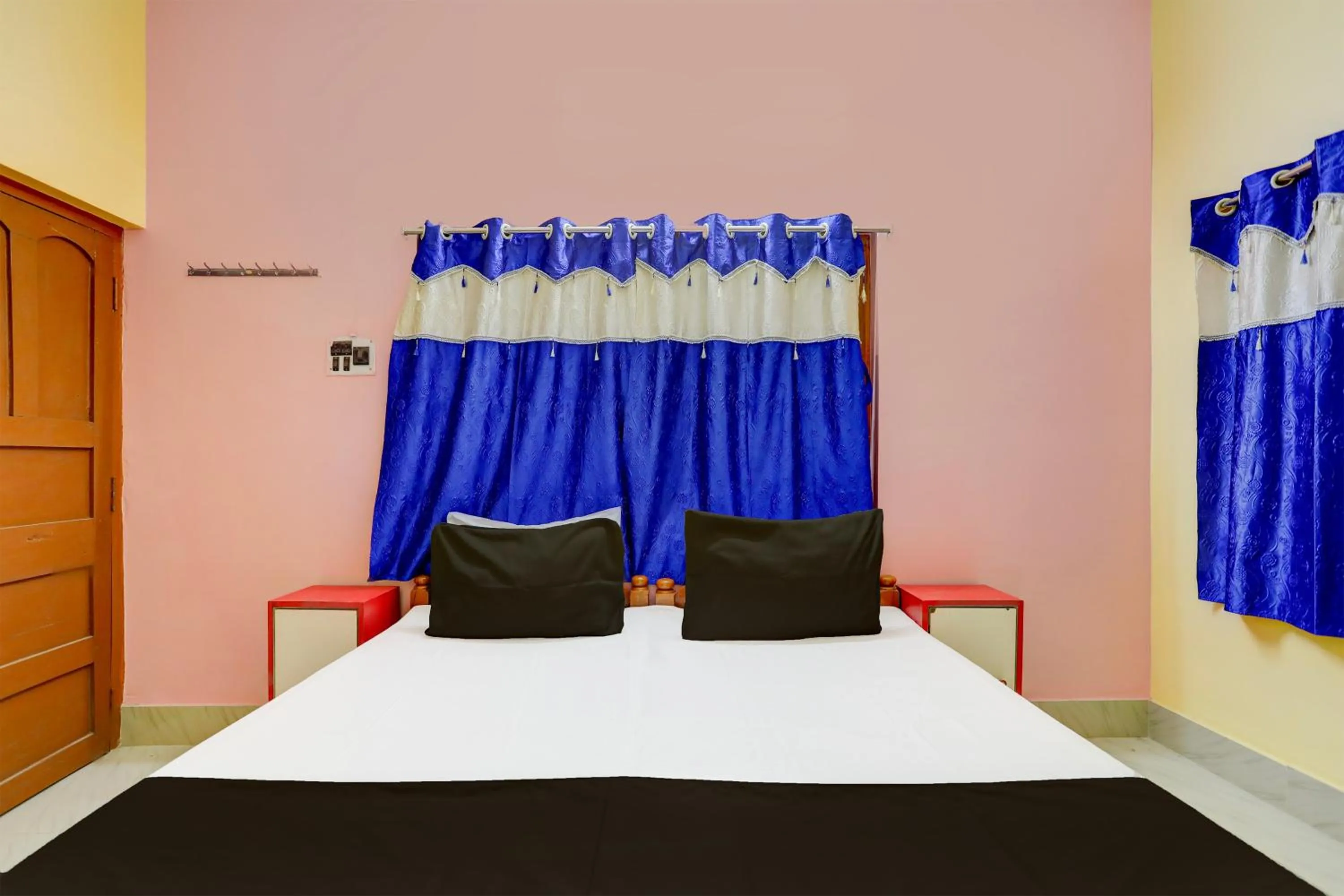 Bedroom, Bed in Super Hotel O A.R. Lodge