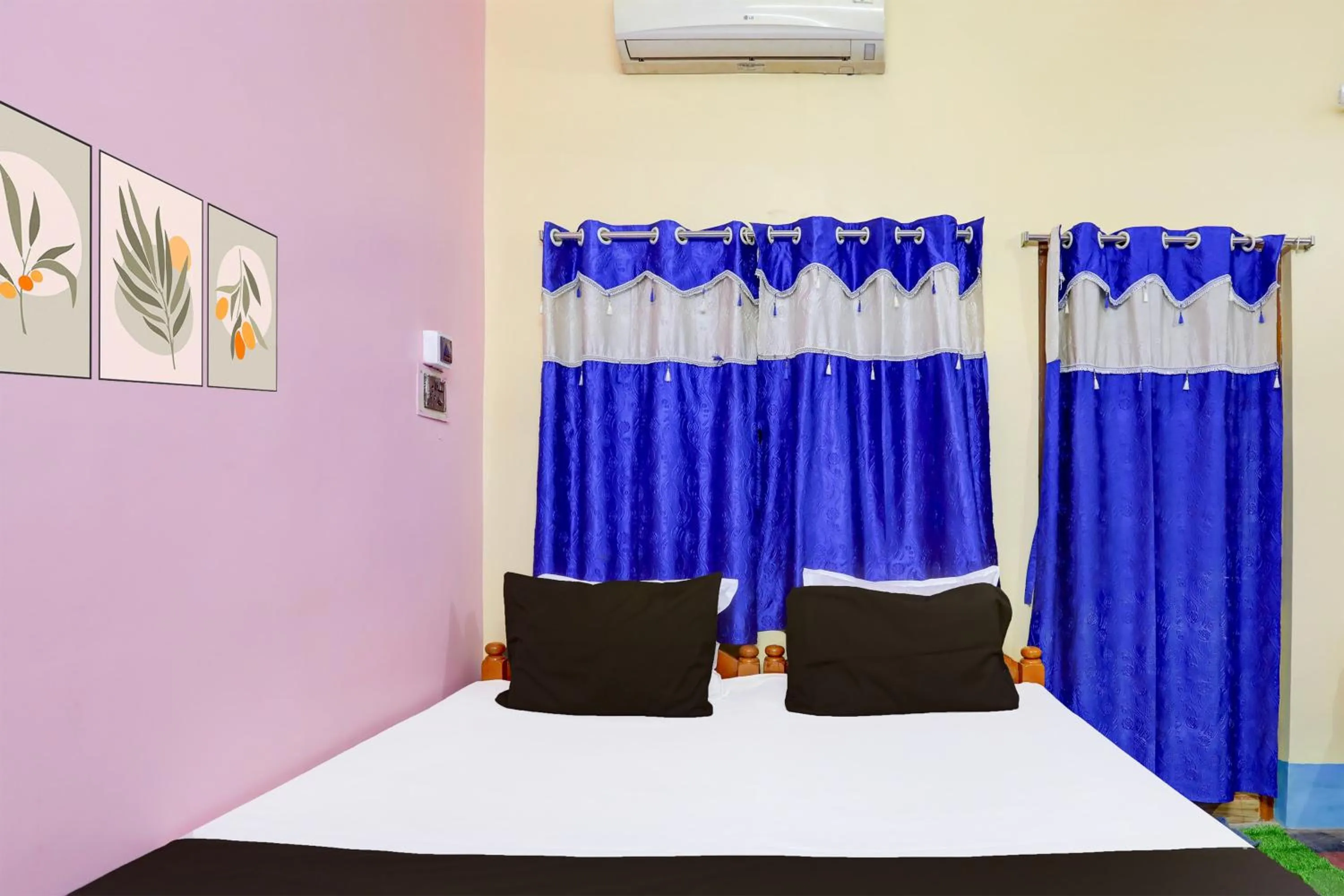 Bedroom, Bed in Super Hotel O A.R. Lodge