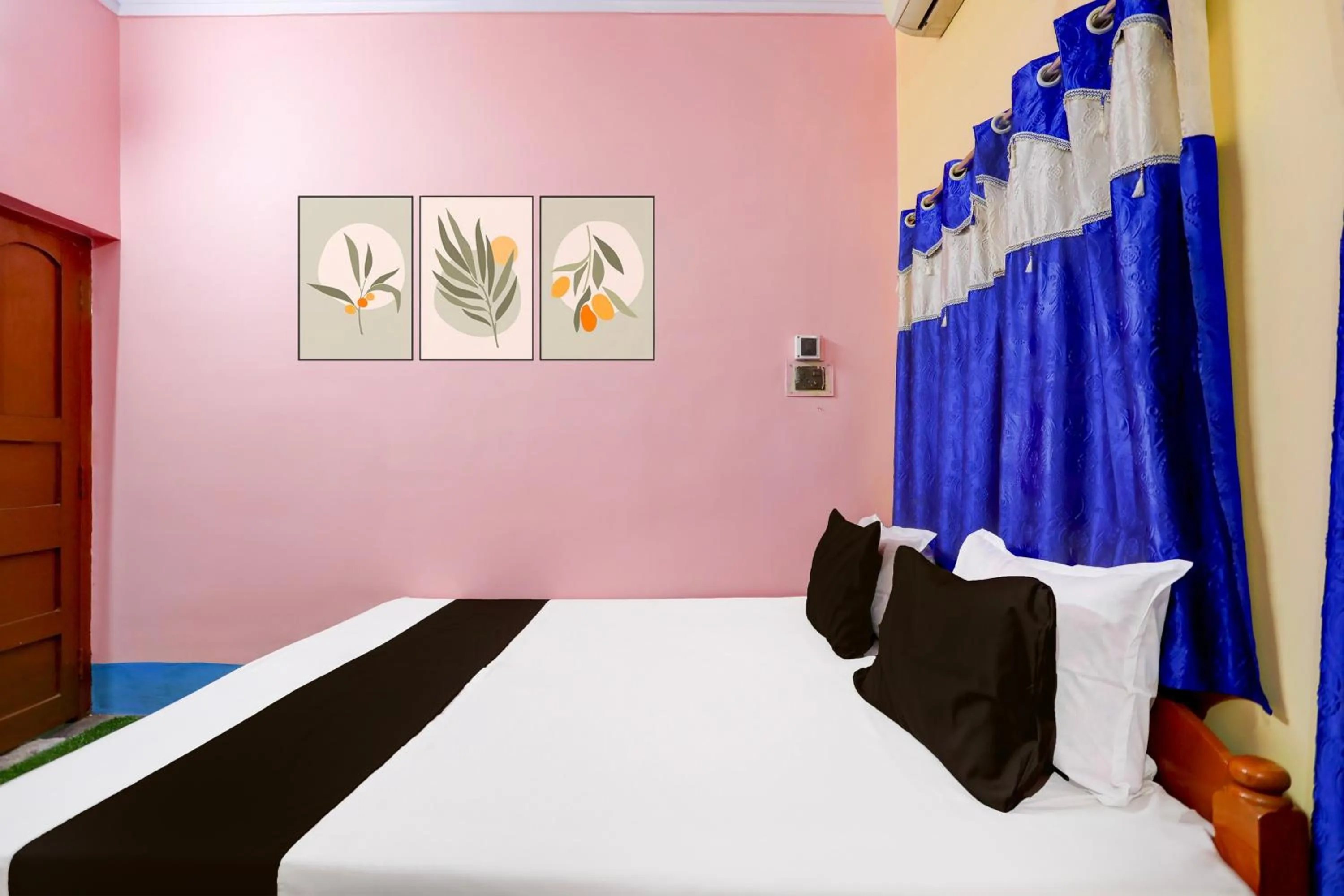 Bedroom, Bed in Super Hotel O A.R. Lodge