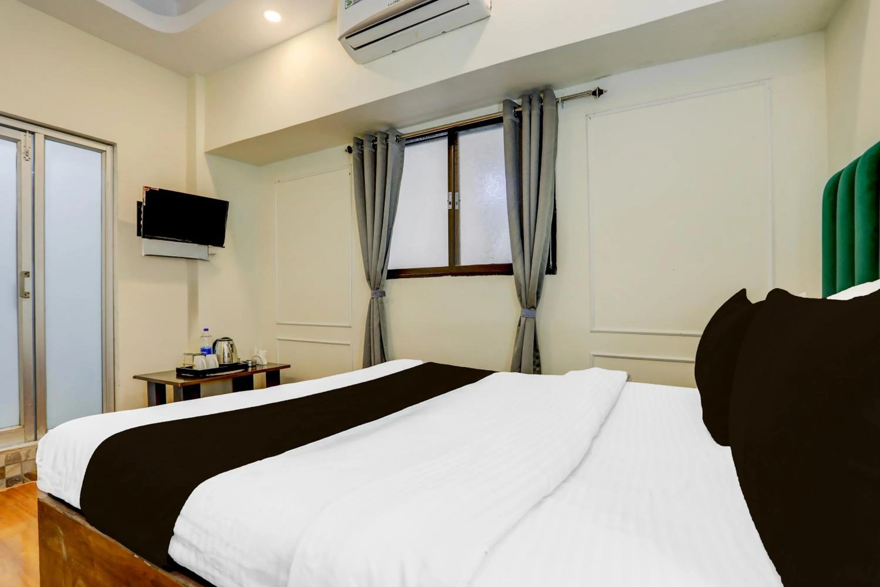 Bedroom, Bed in Super Hotel O Kings Hotel & Banquet