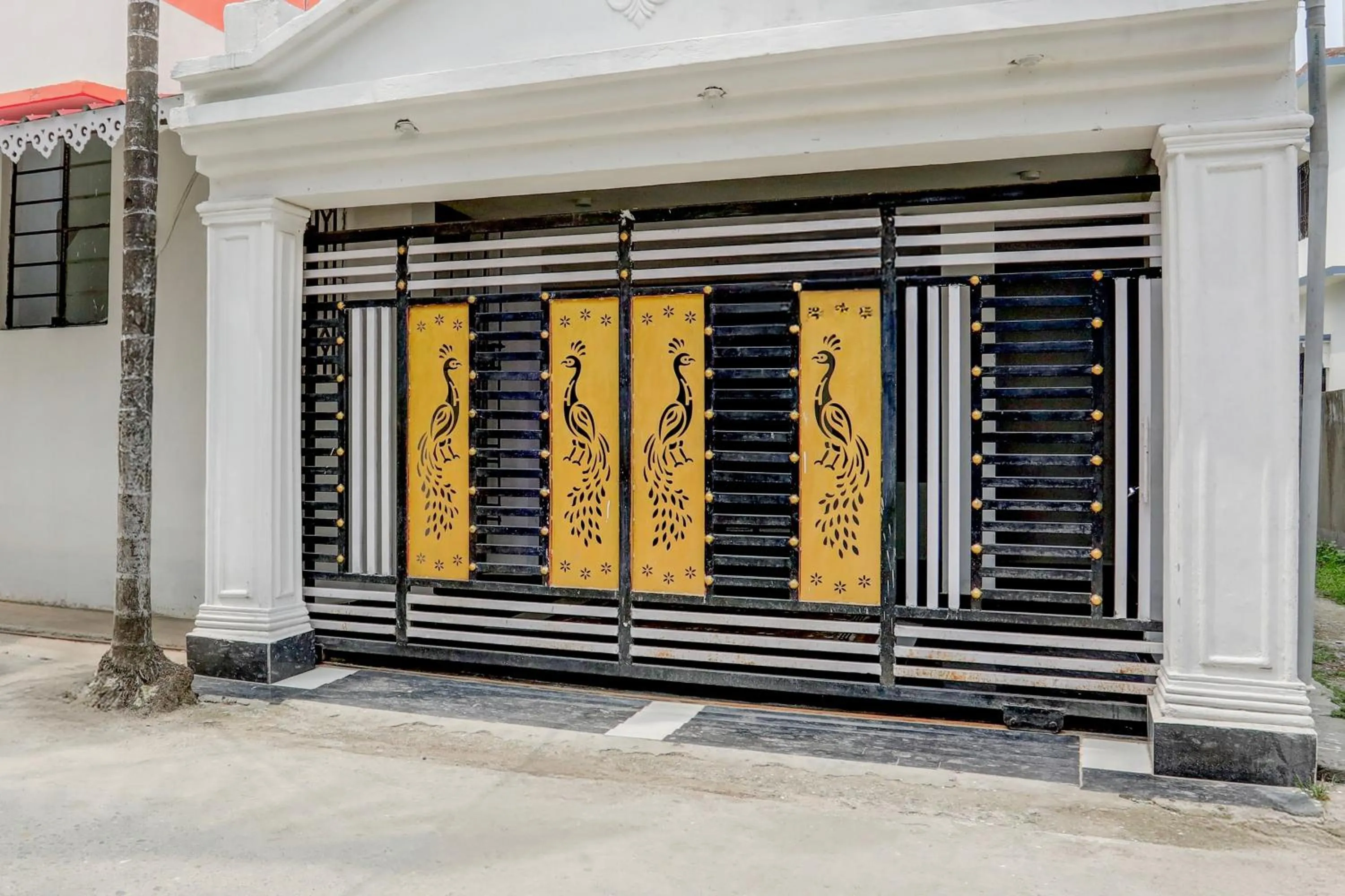 Facade/entrance in Super Hotel O Kings Hotel & Banquet