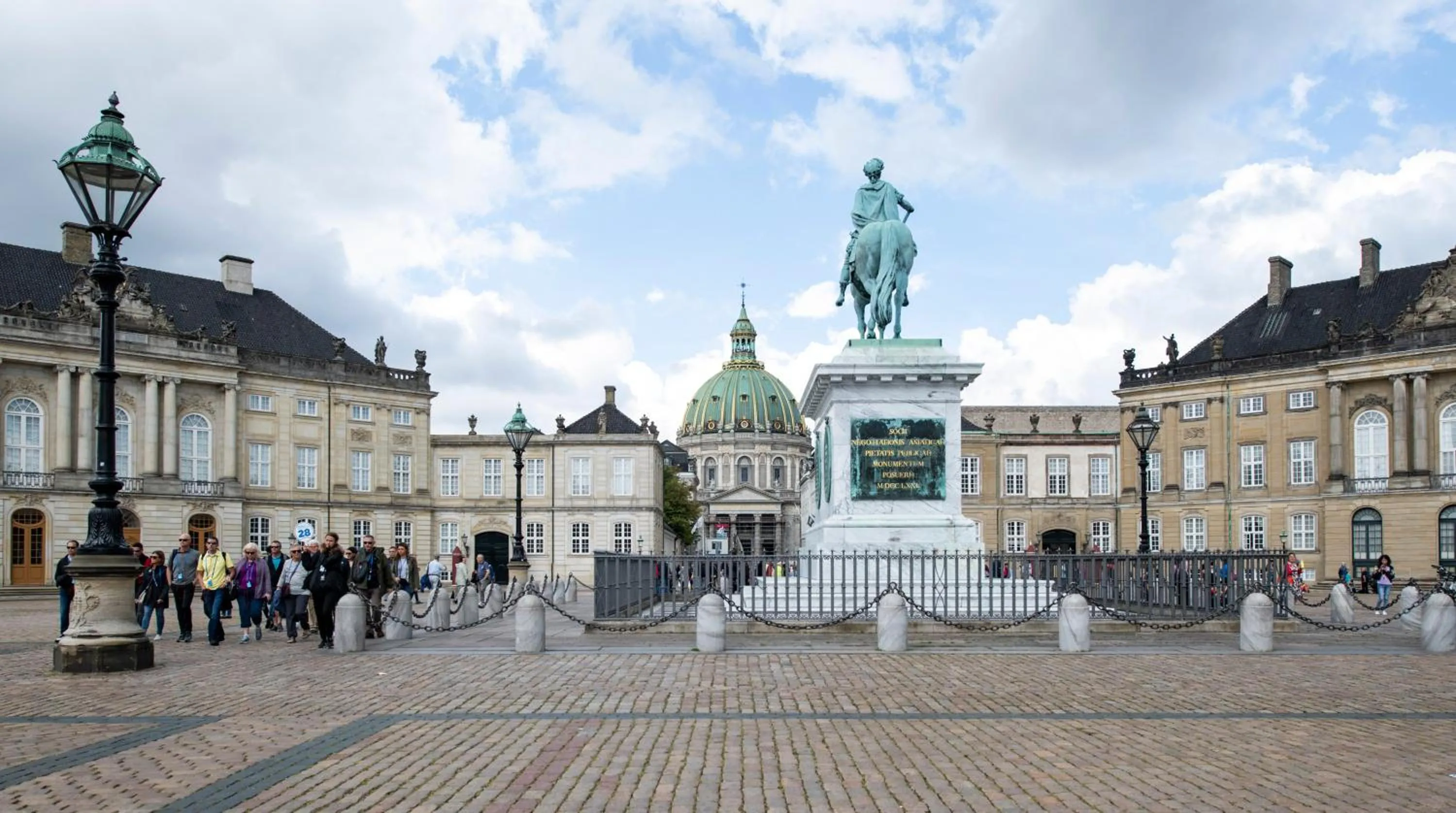 Nearby landmark in Queens Courtyard by Daniel&Jacob's