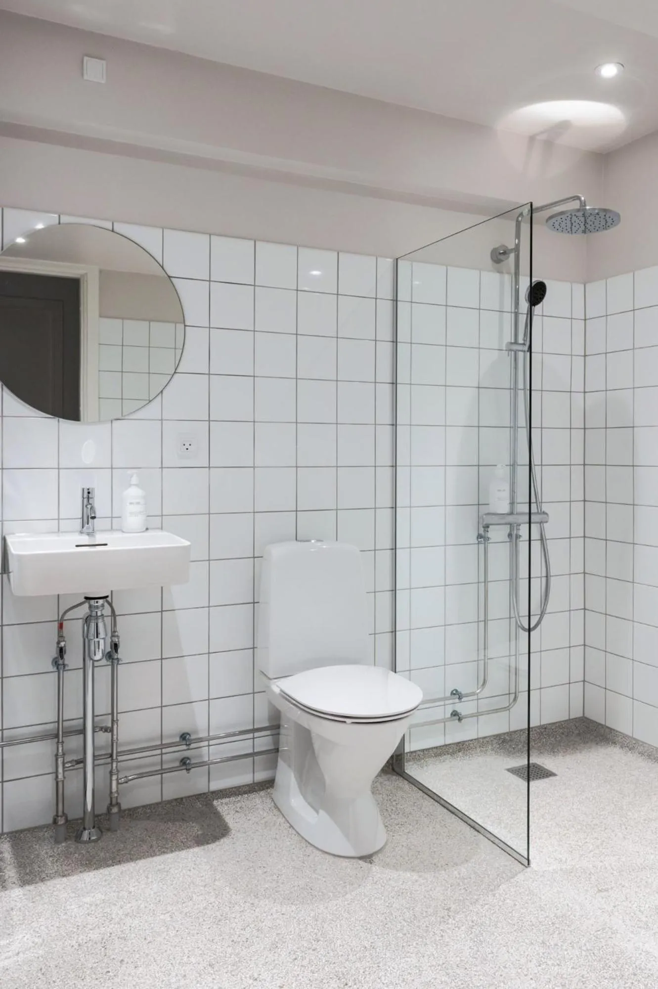 Shower in Queens Courtyard by Daniel&Jacob's