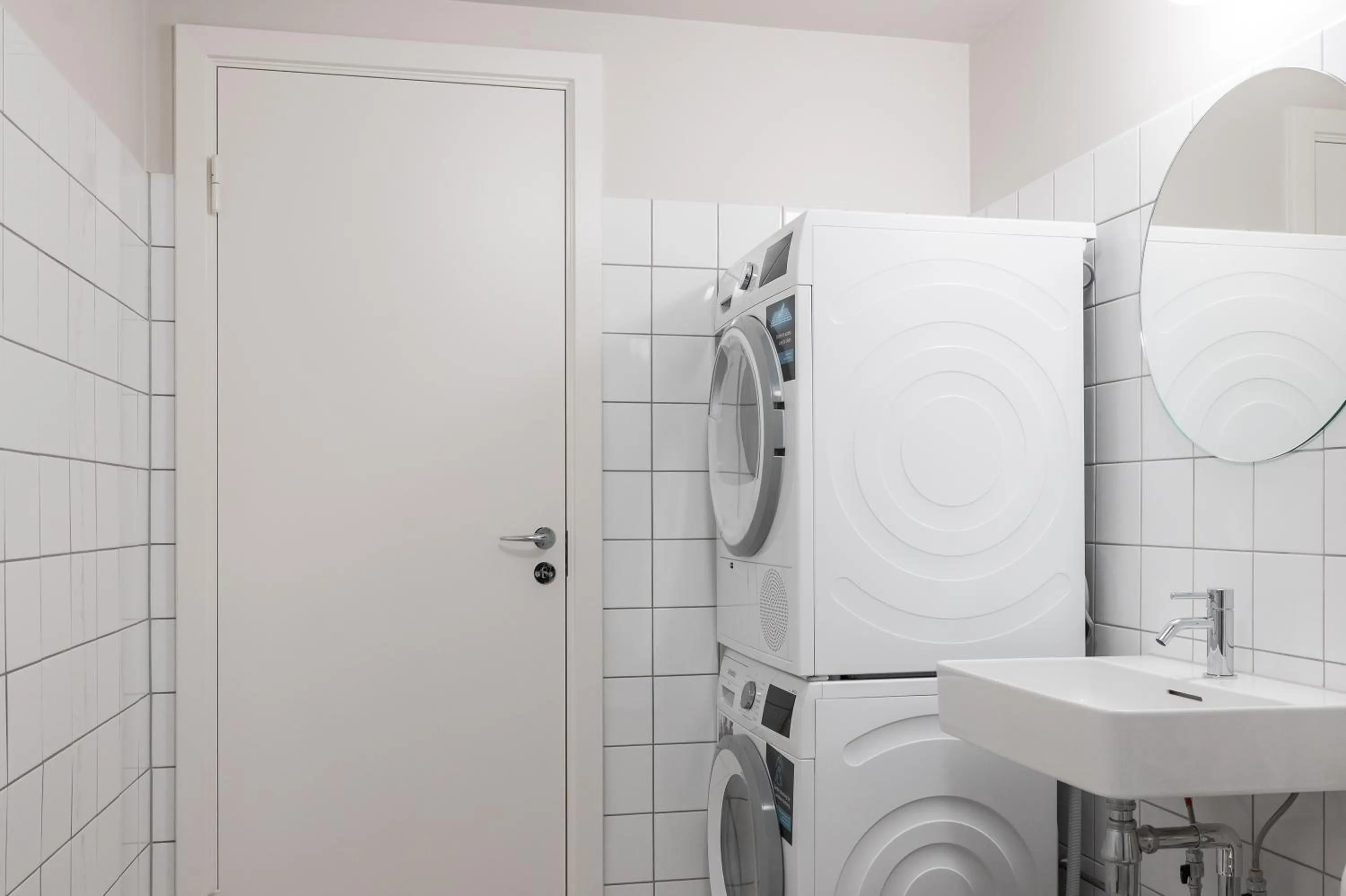 washing machine in Queens Courtyard by Daniel&Jacob's