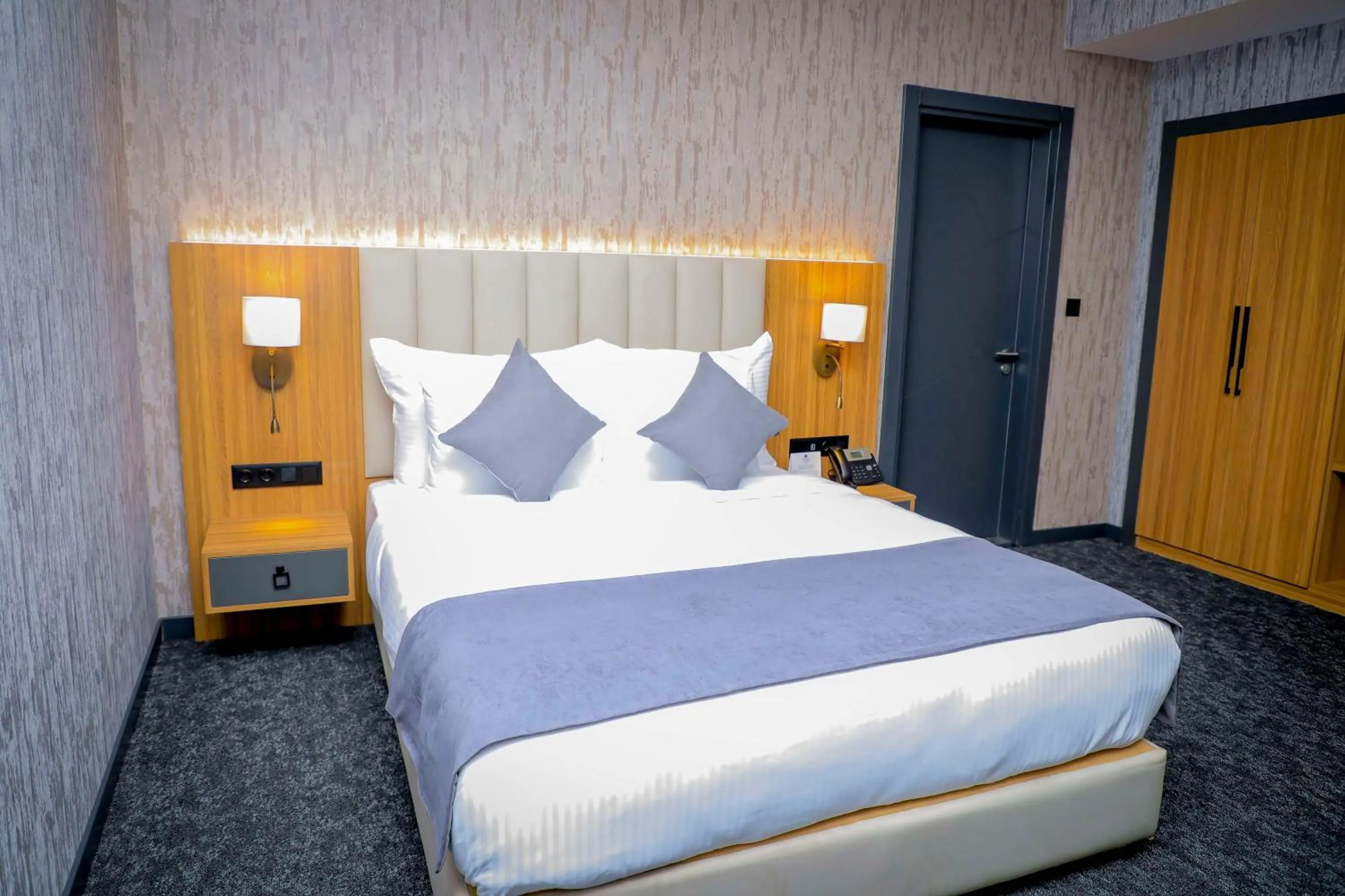 Bedroom, Bed in Best Western Premier DJ Hotel