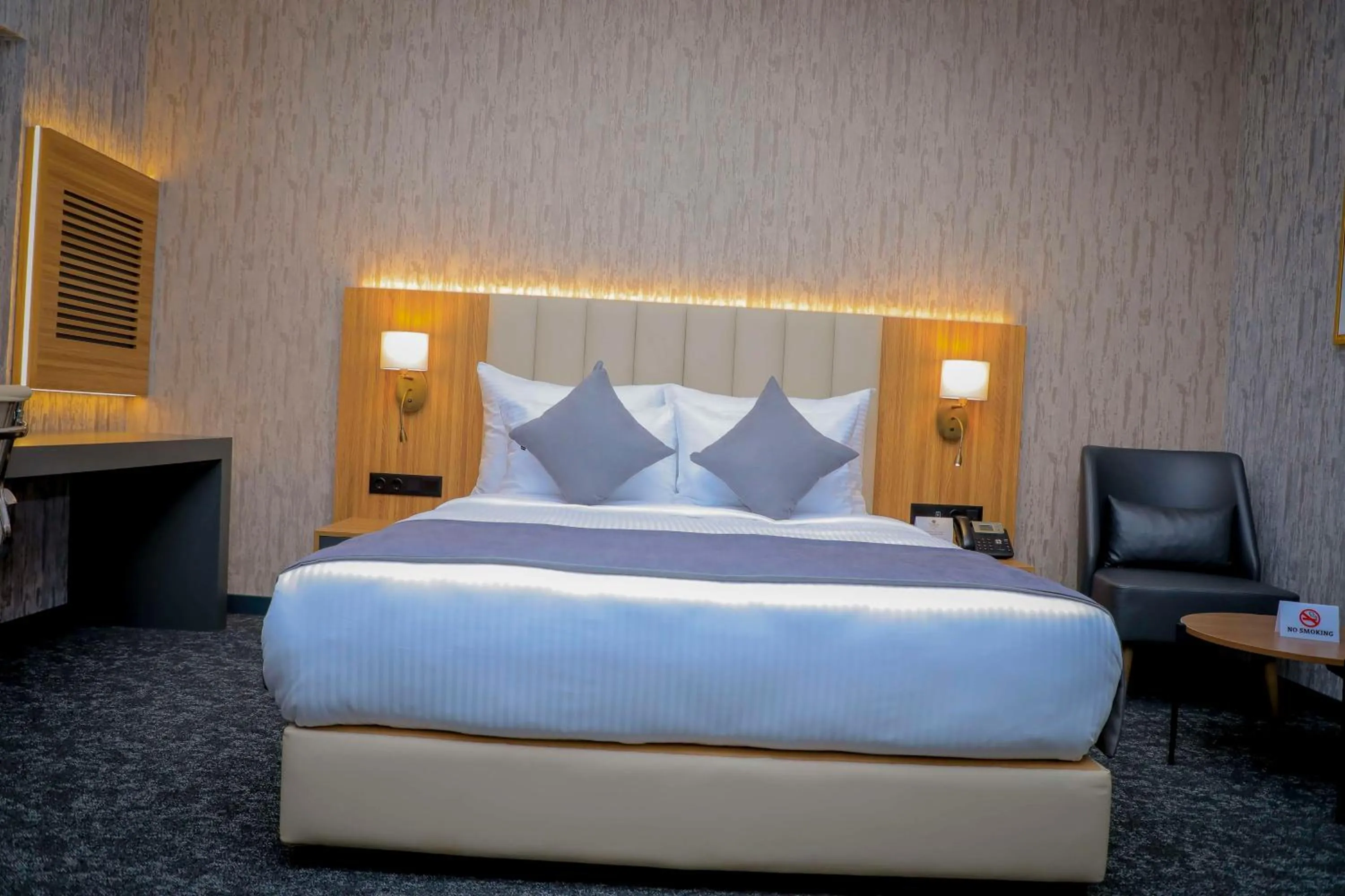 Bedroom, Bed in Best Western Premier DJ Hotel